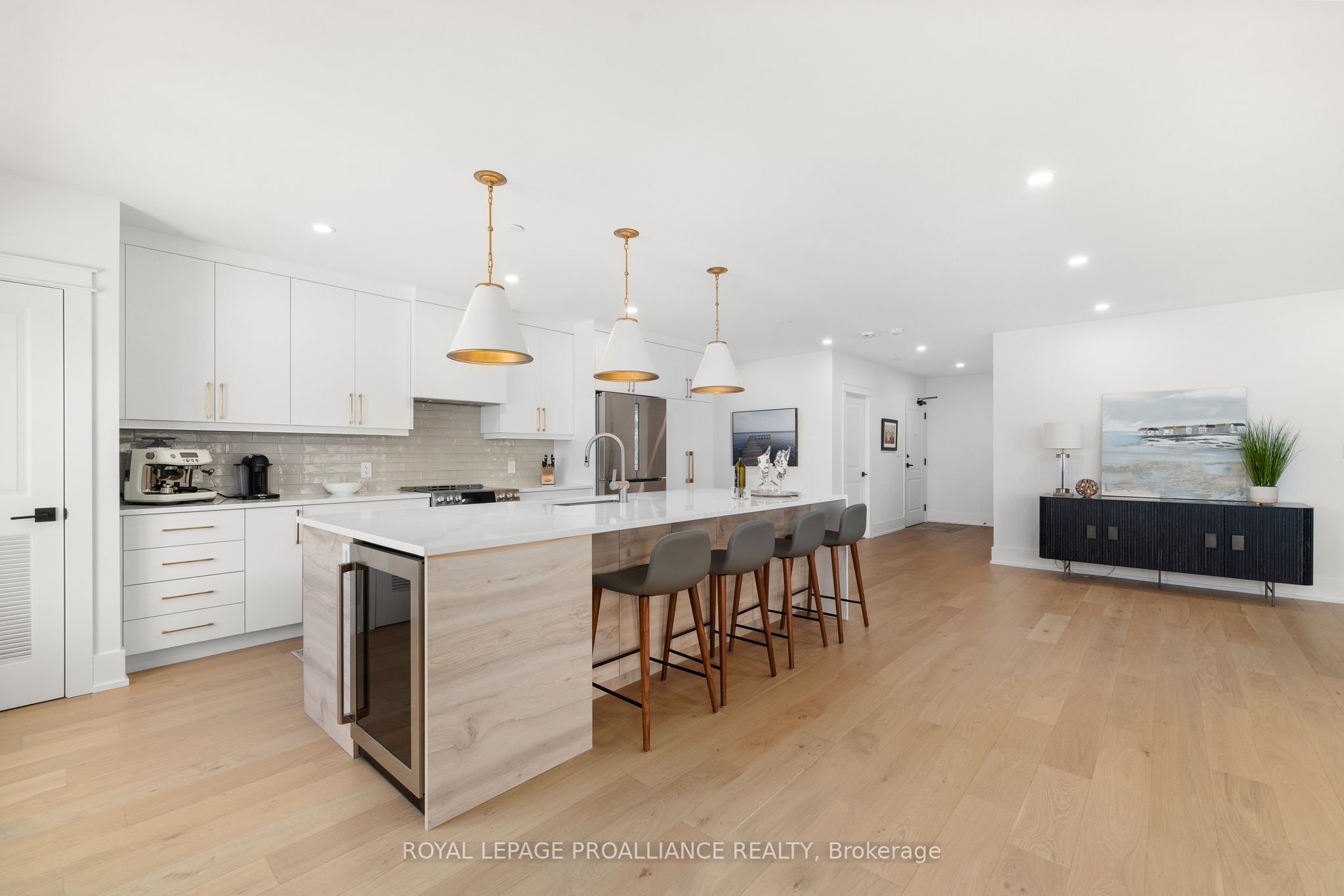 #409 - 17 Cleave Avenue Property Photo 8