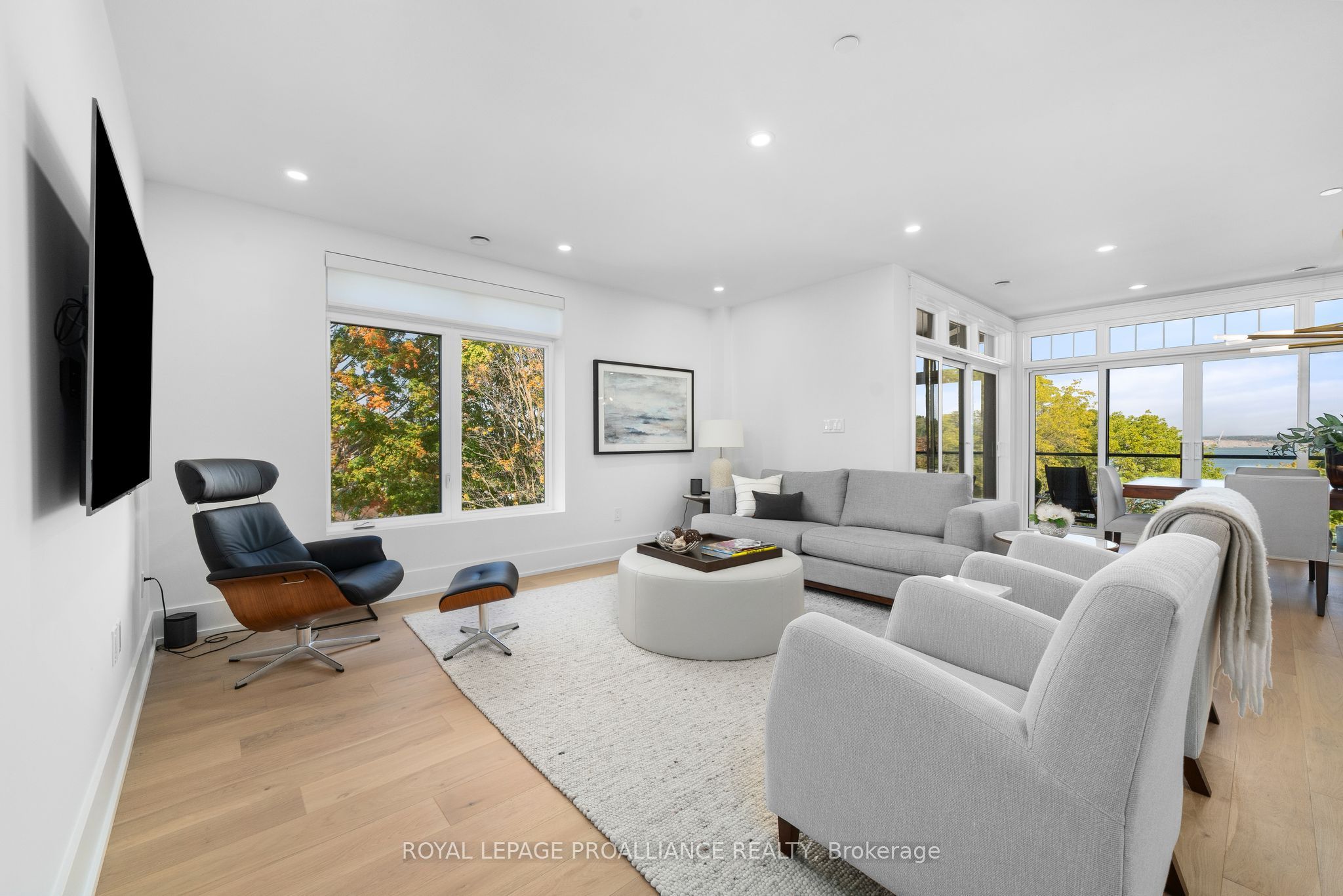 #409 - 17 Cleave Avenue Property Photo 16