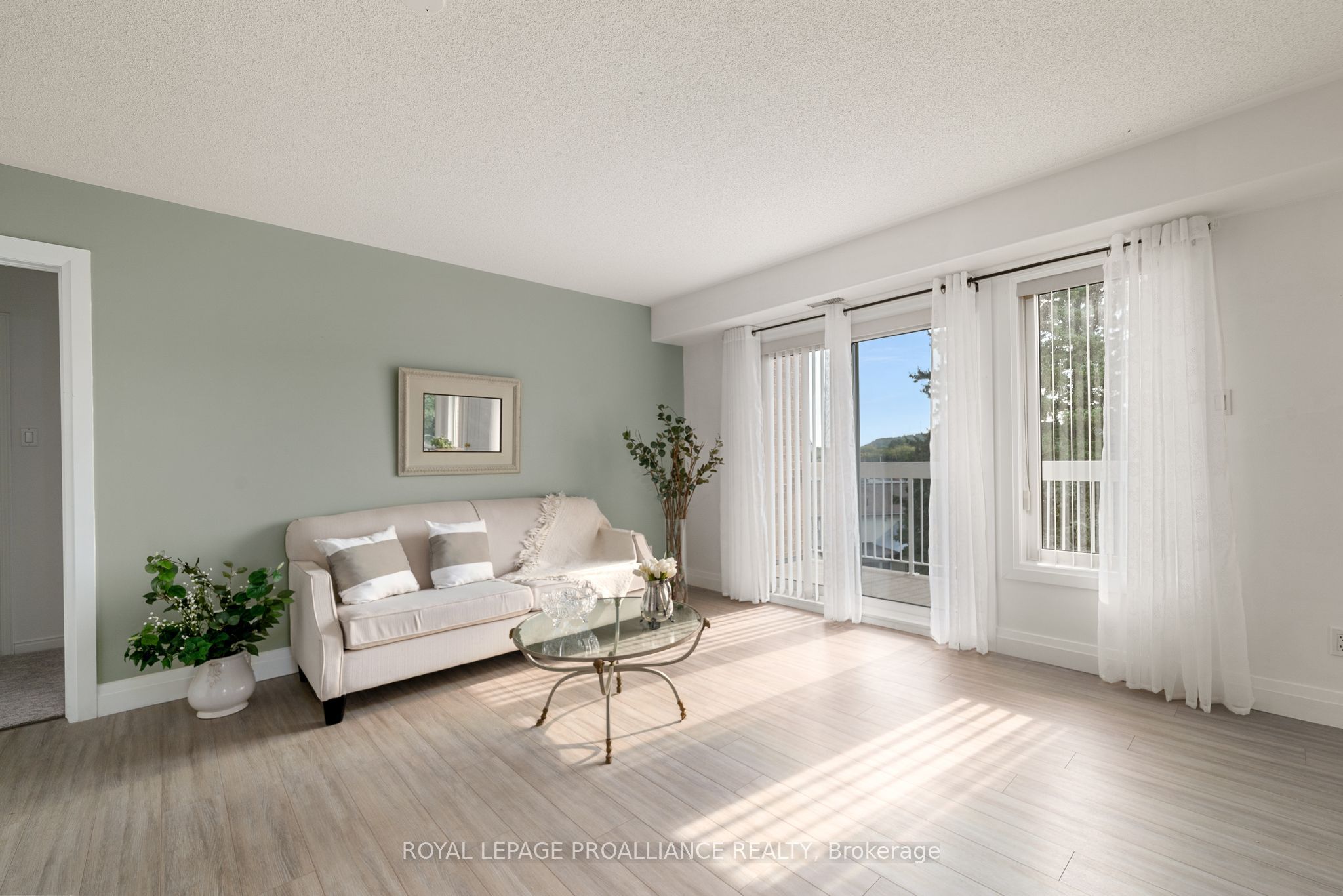 #321 - 8 Talbot Street Property Photo 5