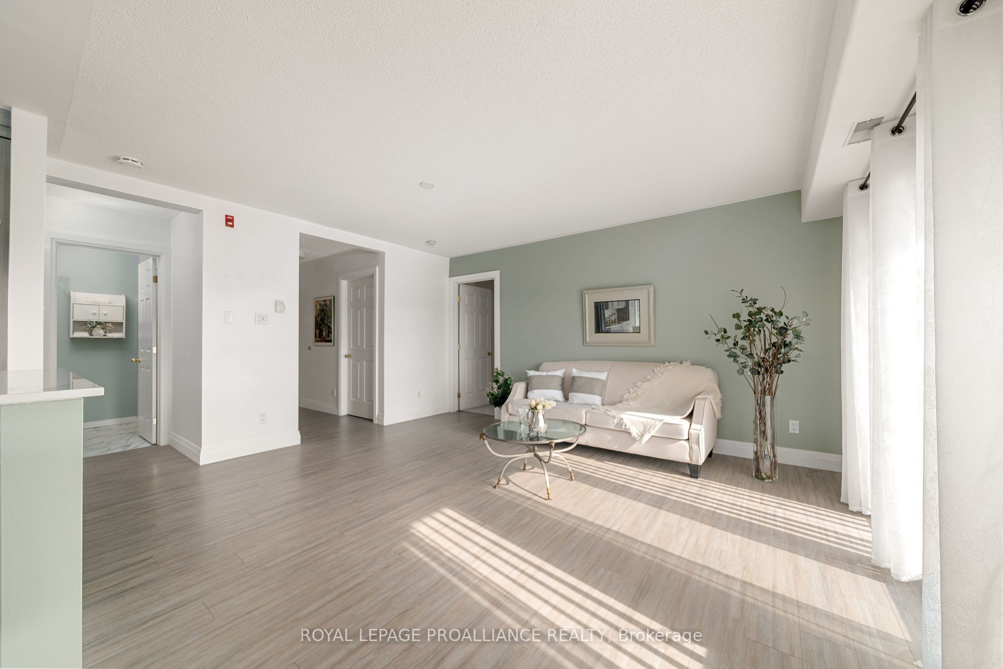#321 - 8 Talbot Street Property Photo 7