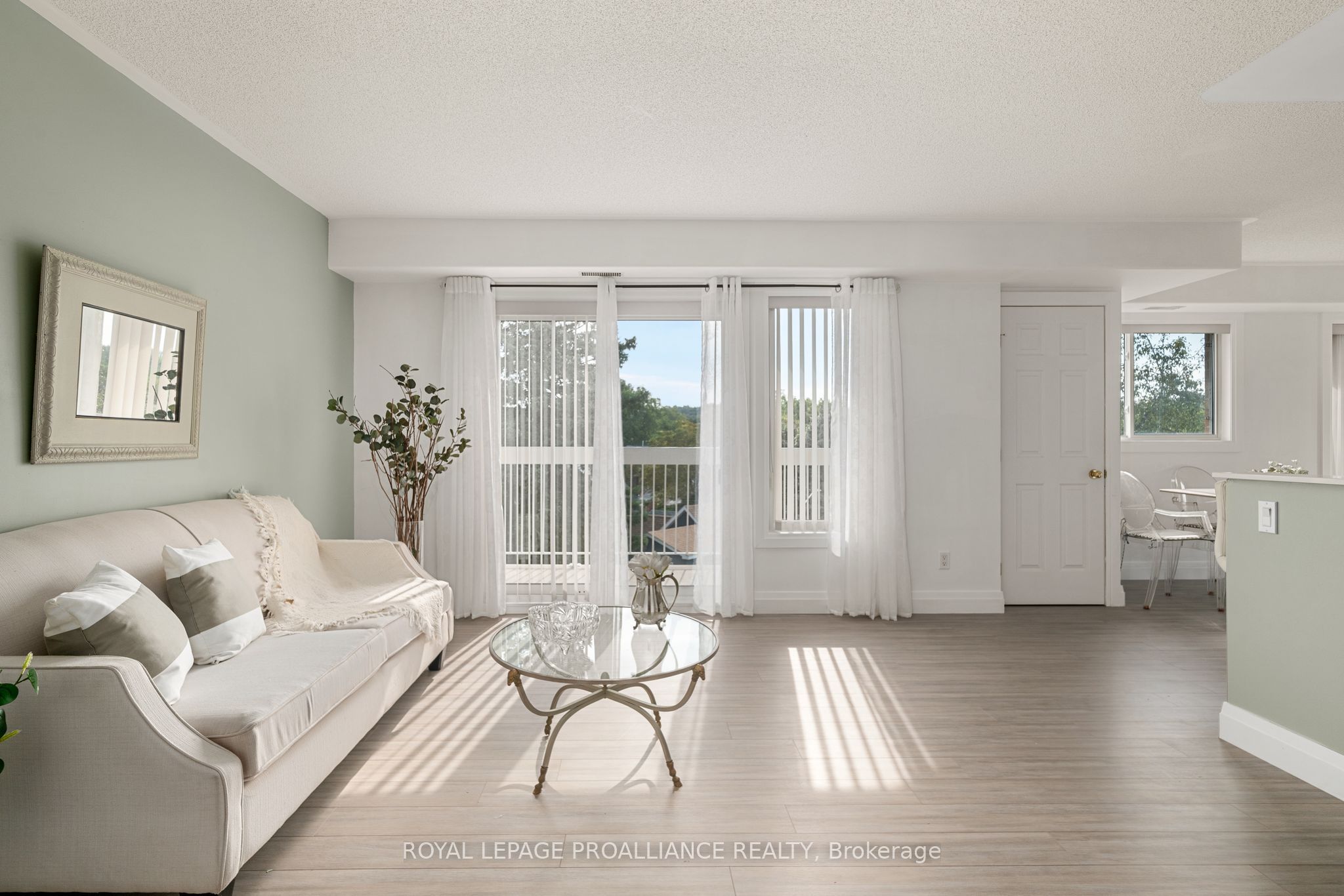 #321 - 8 Talbot Street Property Photo 8