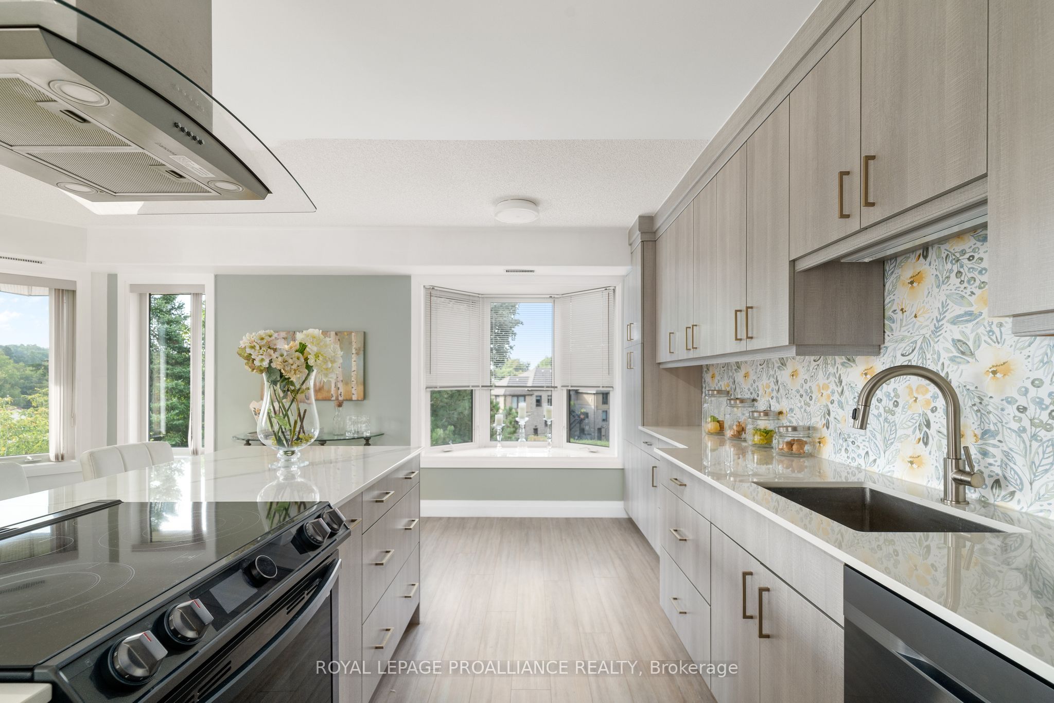 #321 - 8 Talbot Street Property Photo 10
