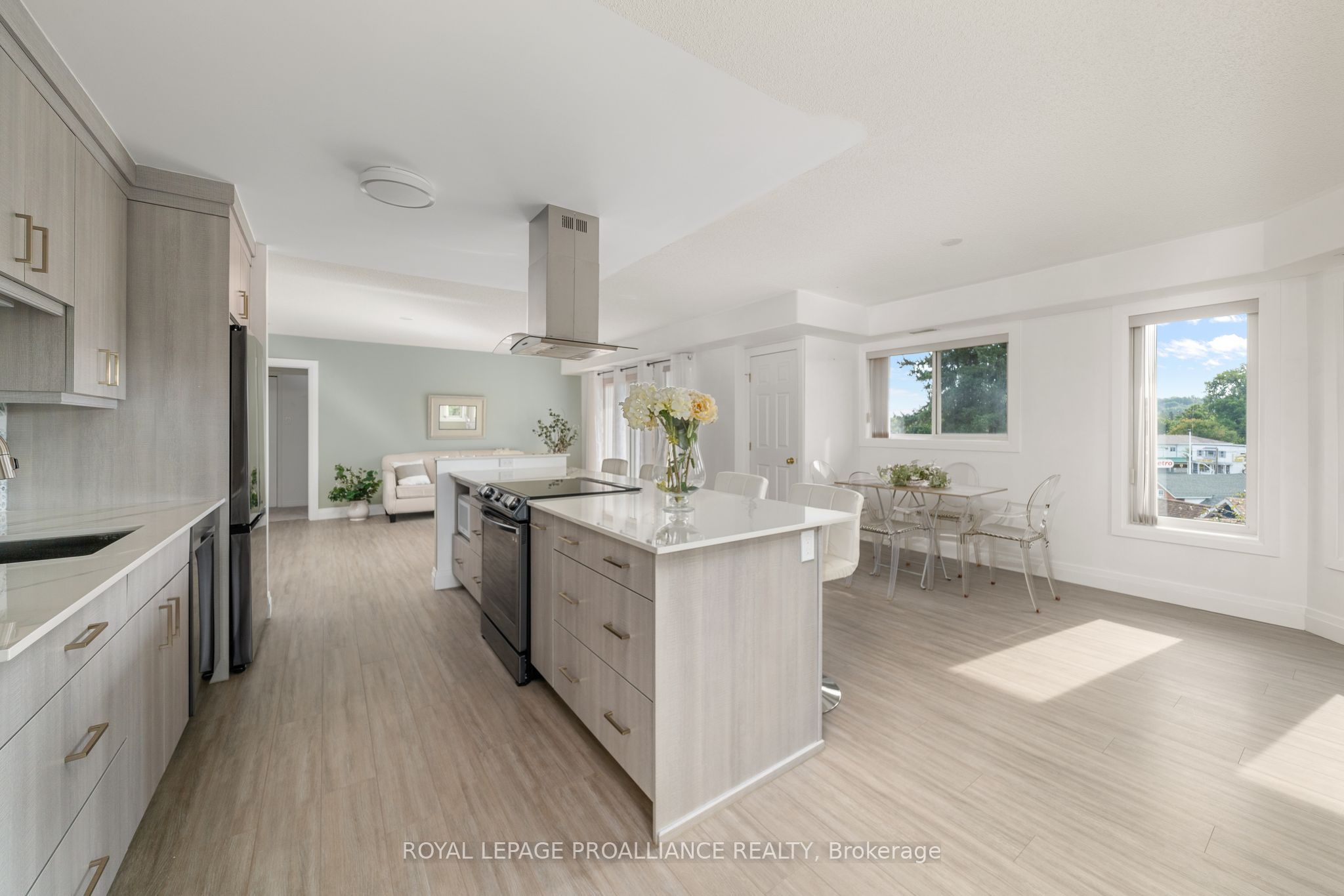 #321 - 8 Talbot Street Property Photo 12