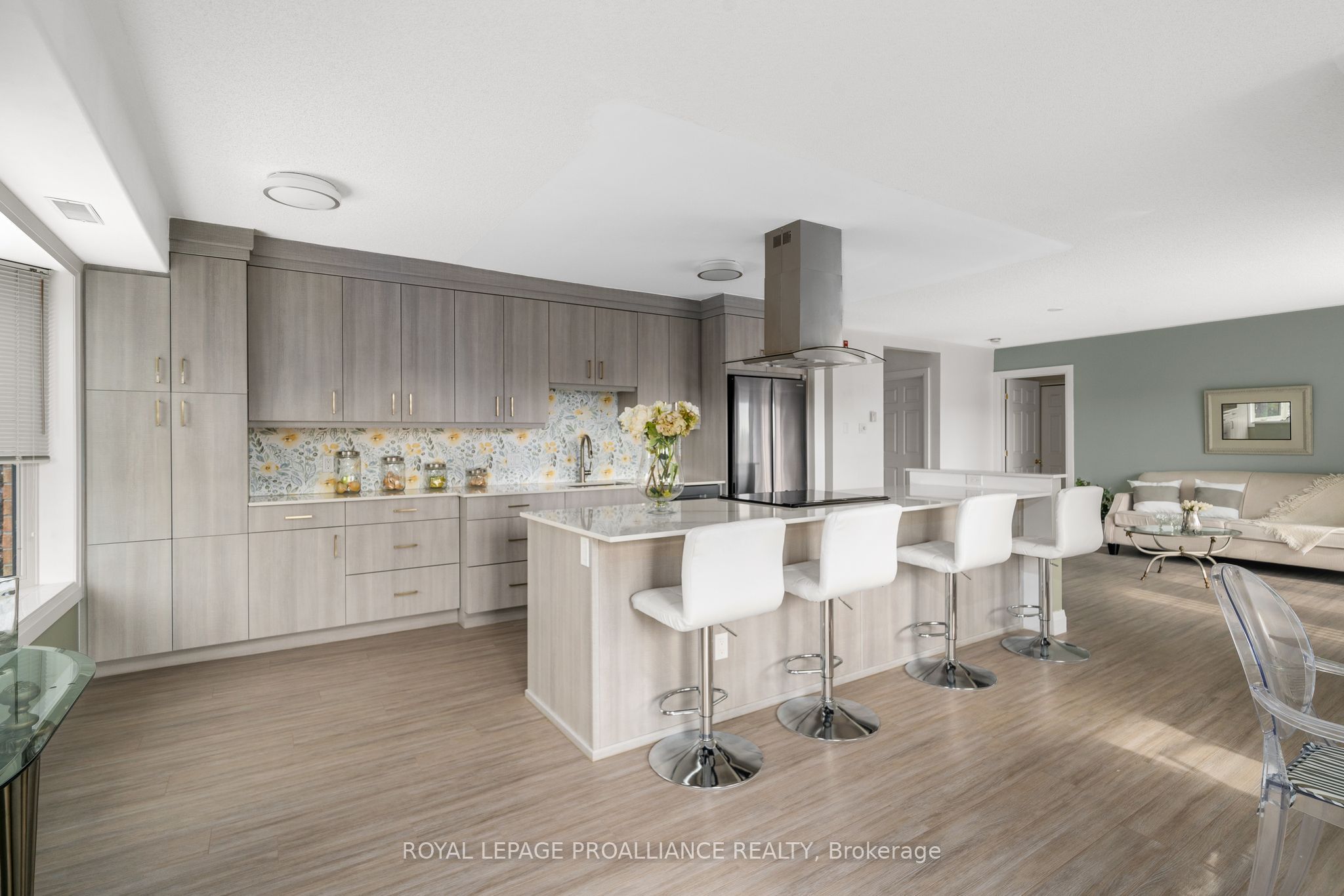 #321 - 8 Talbot Street Property Photo 13