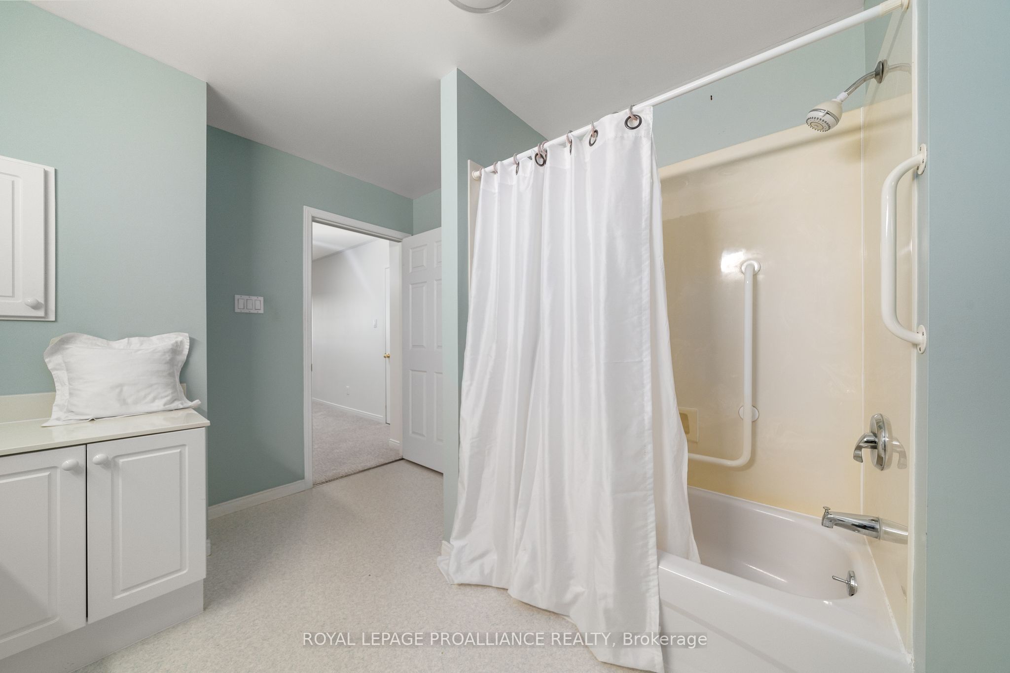 #321 - 8 Talbot Street Property Photo 30