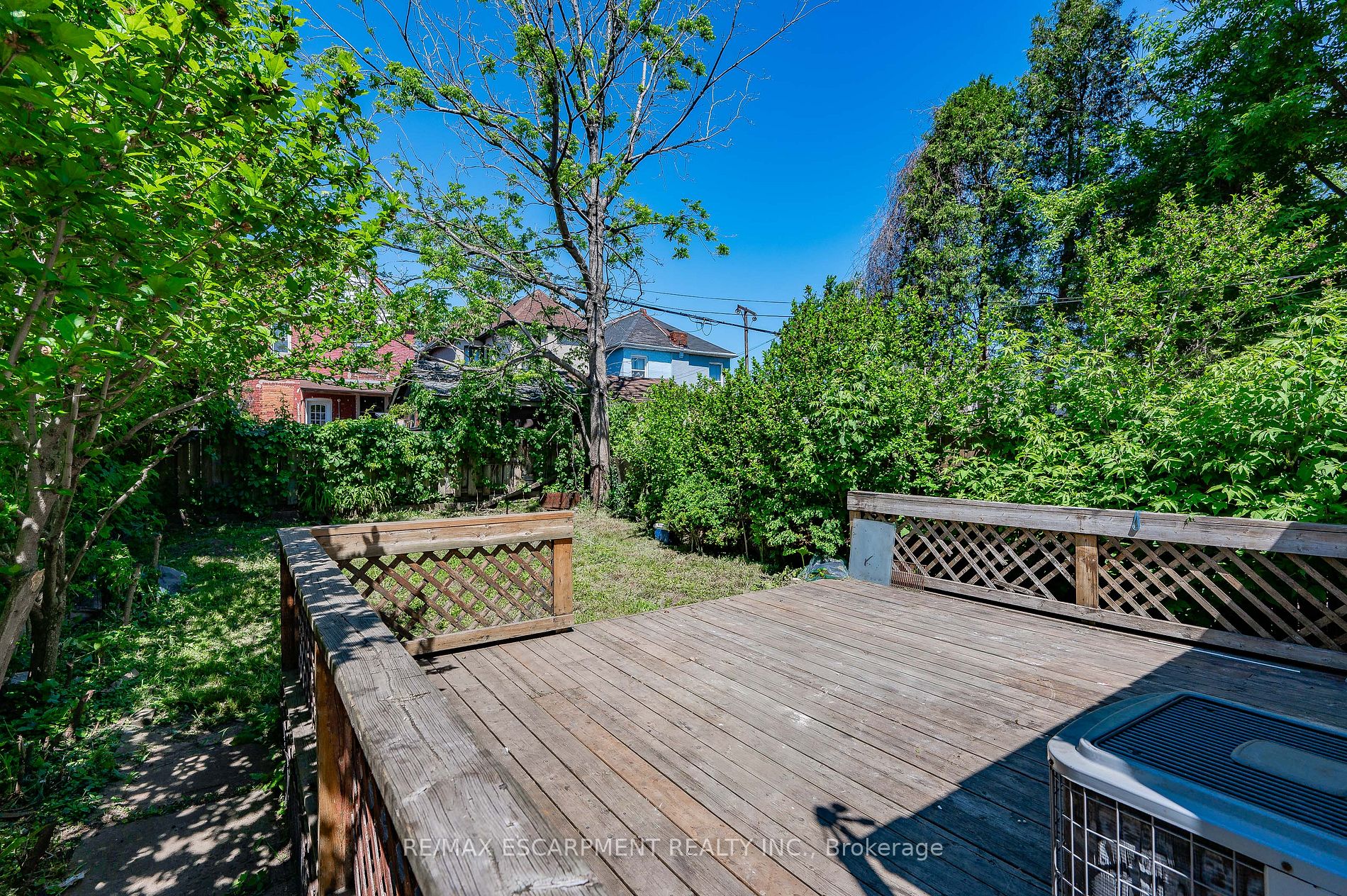 281 Wentworth St N Property Photo 17