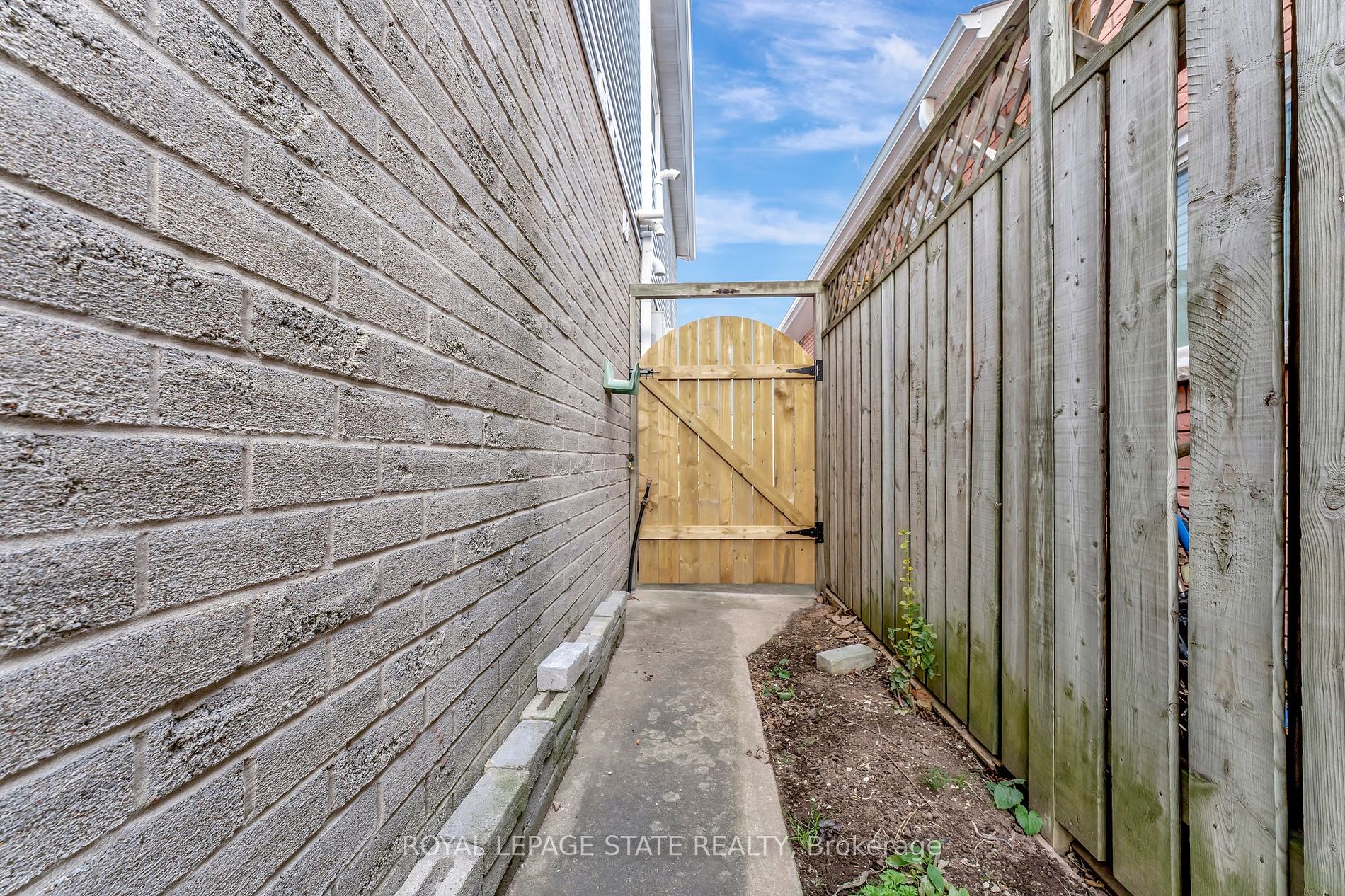 144 Ravenbury Dr Property Photo 11