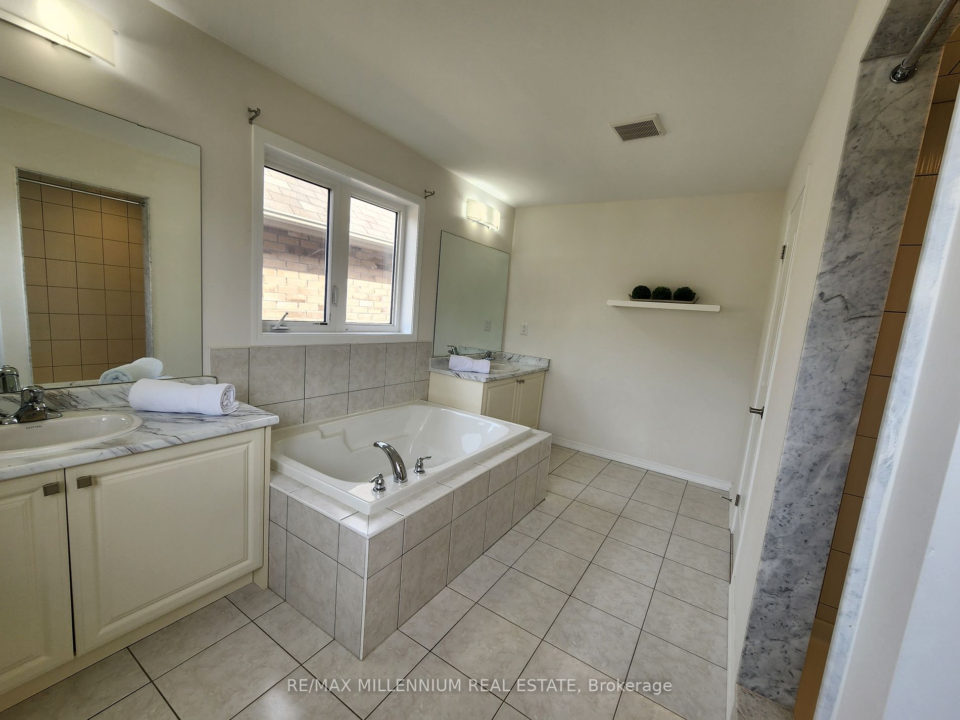 108 Longboat Run W Property Photo 5