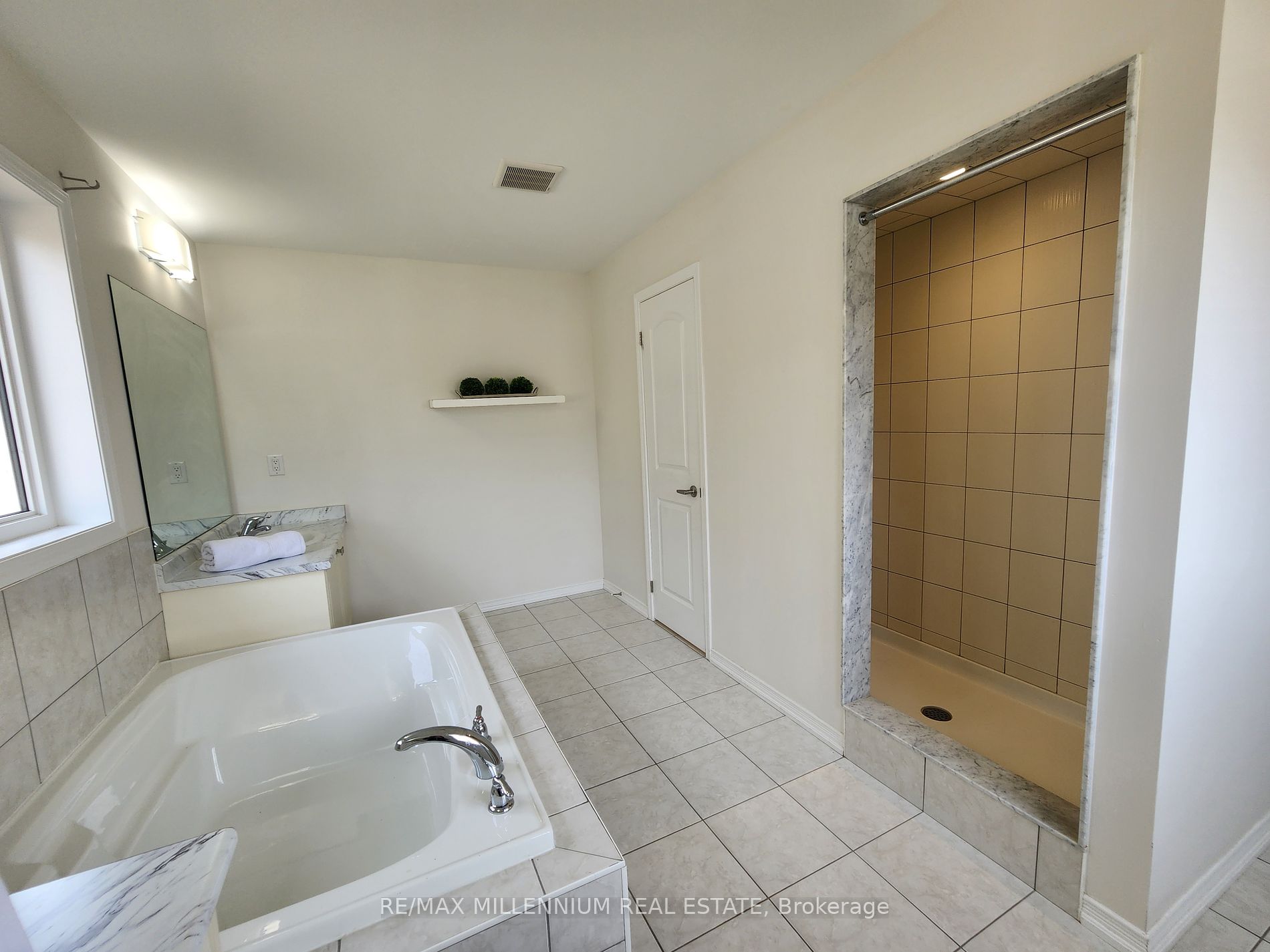 108 Longboat Run W Property Photo 6