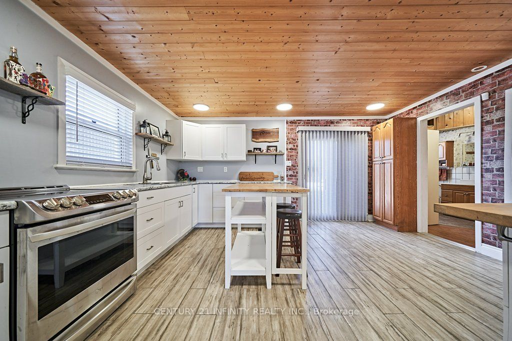 4384 Boundary Road Property Photo 5
