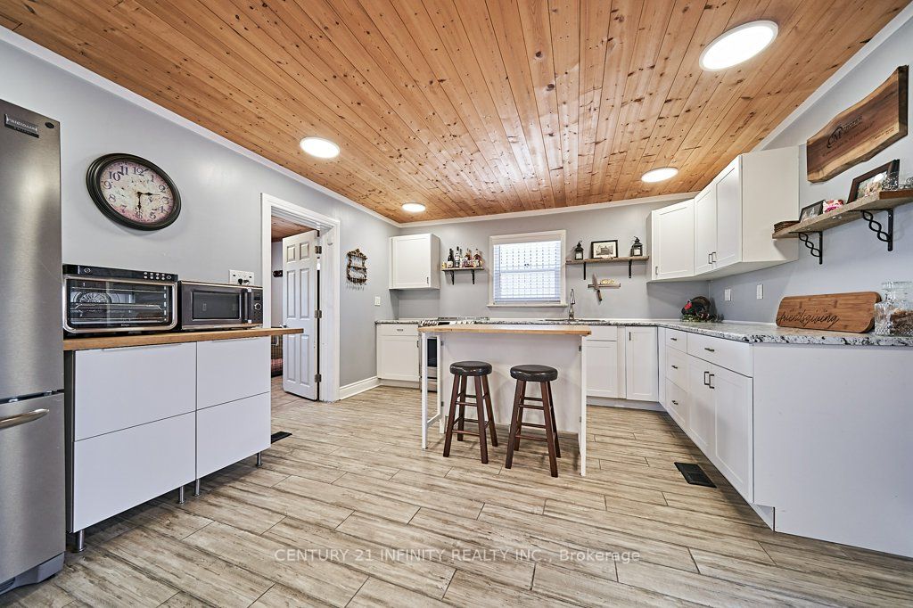 4384 Boundary Road Property Photo 6