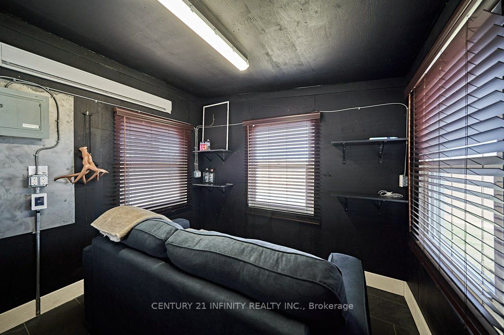 4384 Boundary Road Property Photo 34