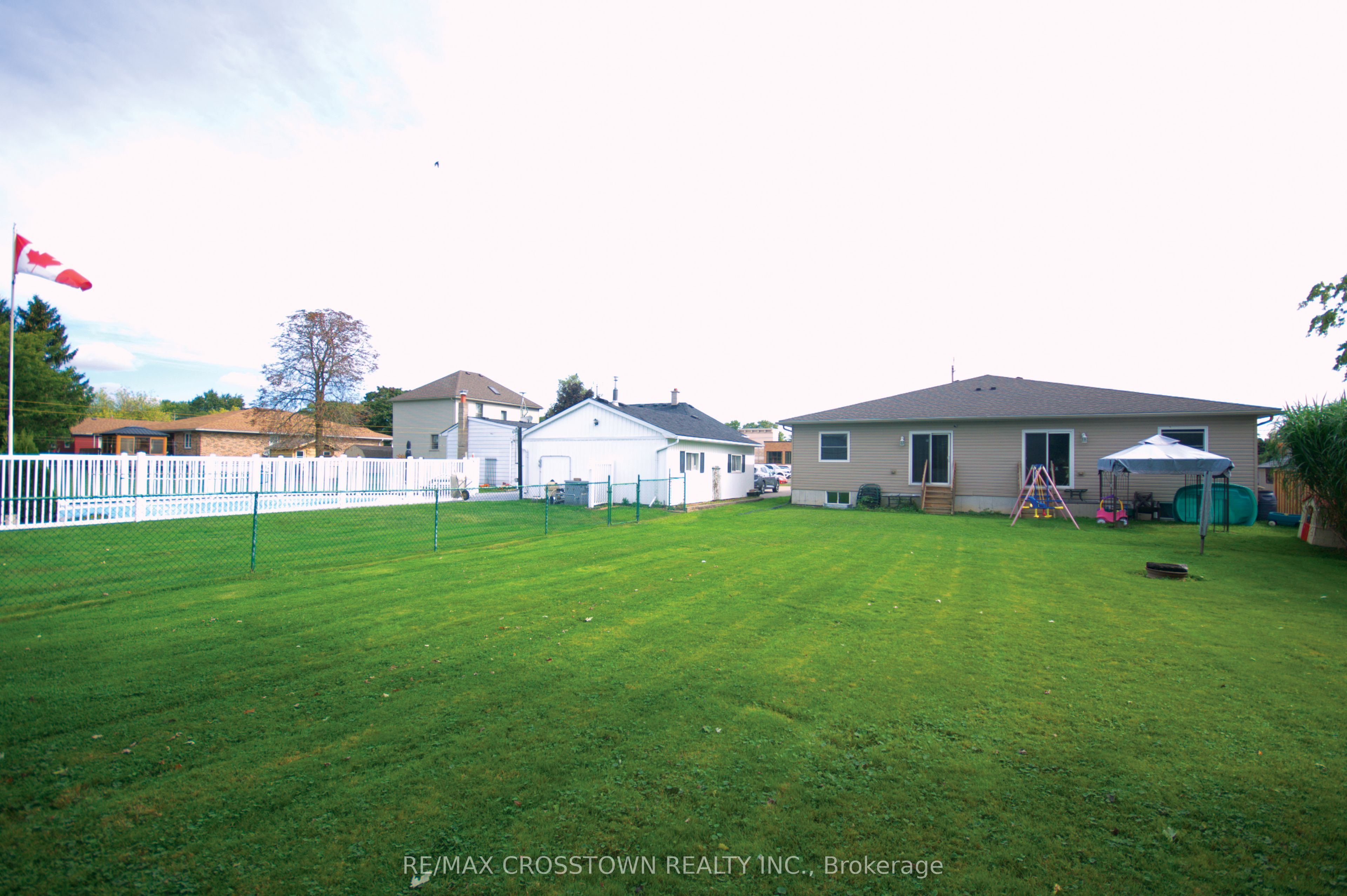 16 Ingersoll Street Property Photo 32