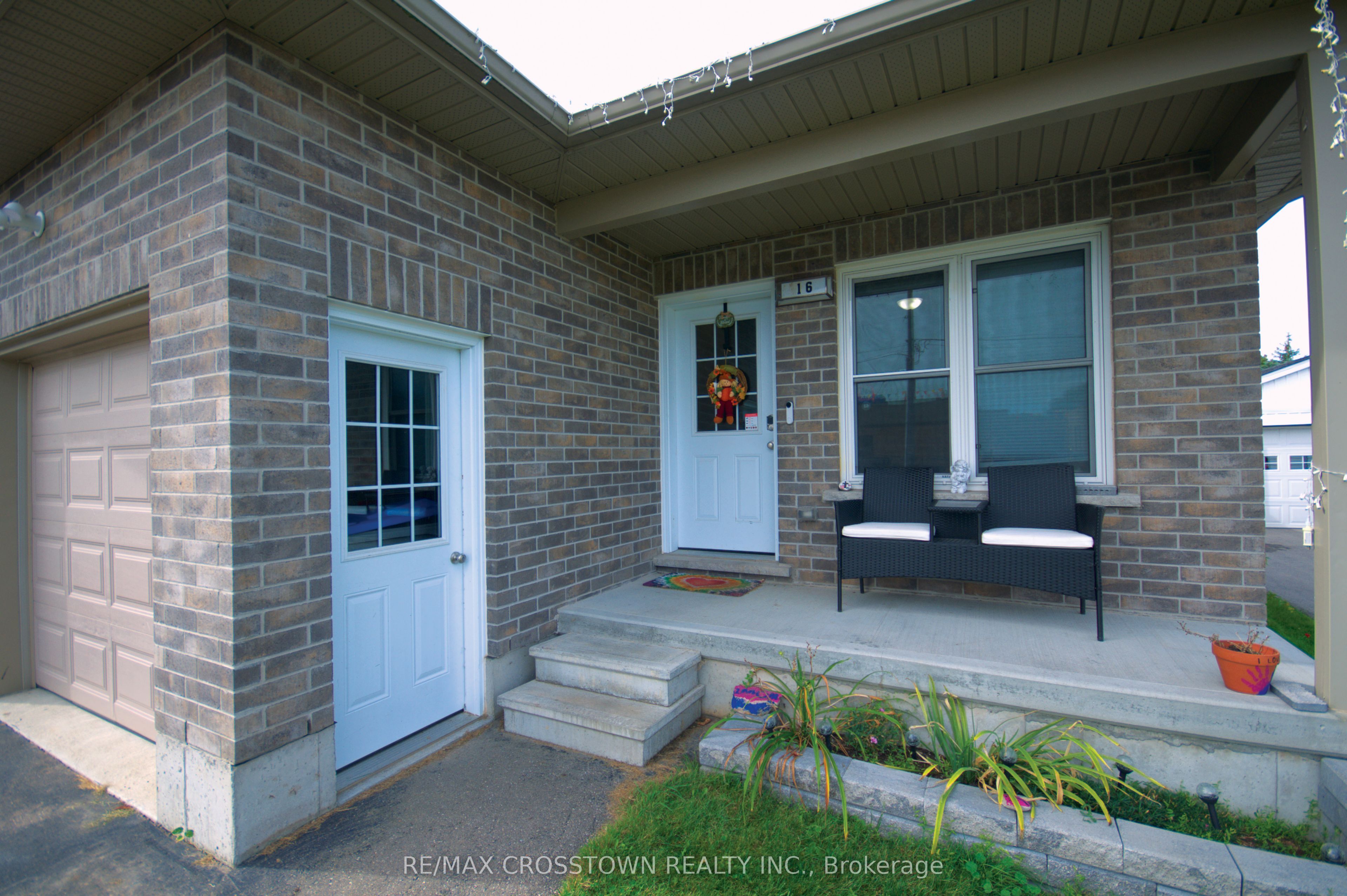 16 Ingersoll Street Property Photo 34
