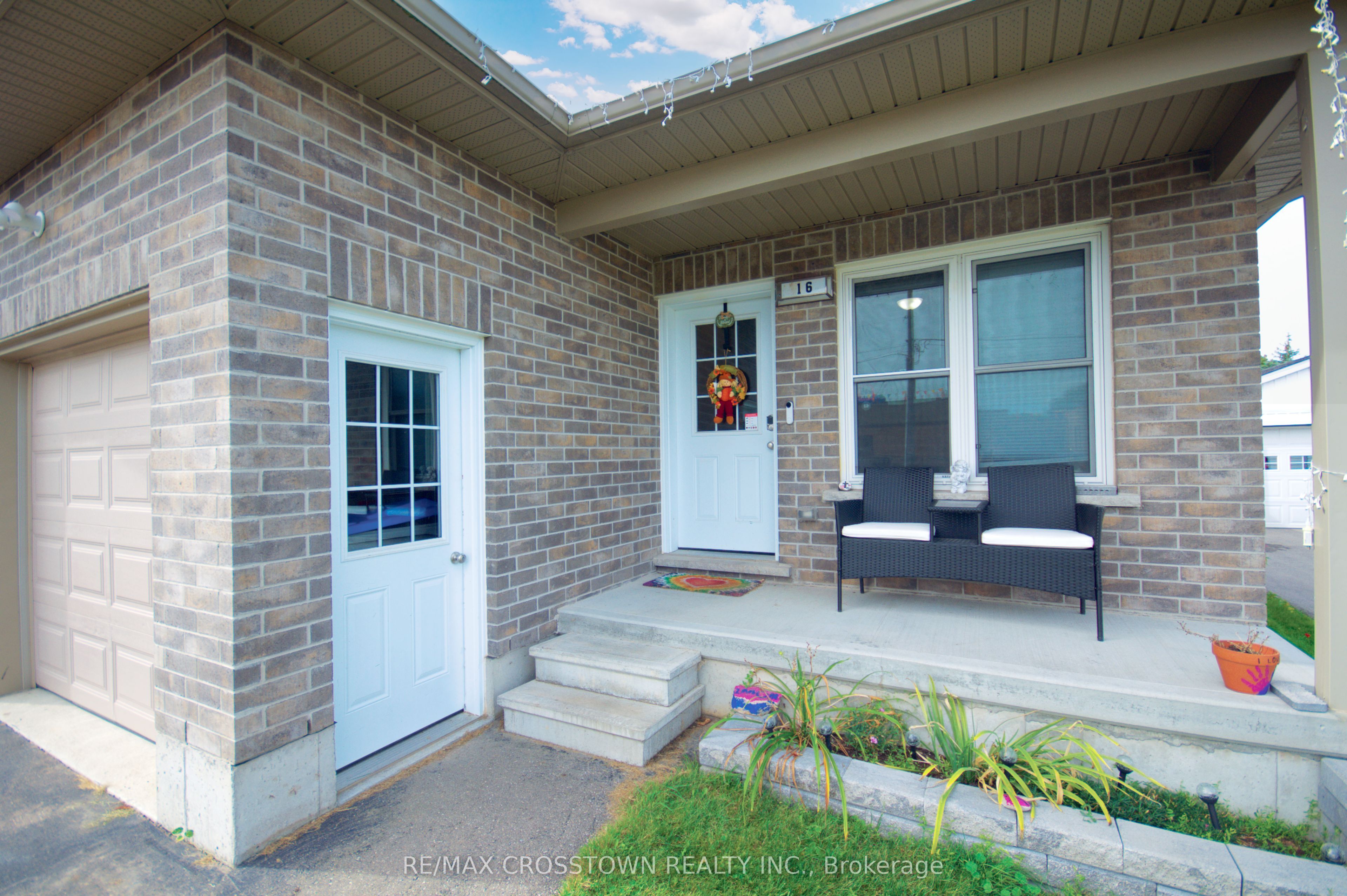 16 Ingersoll Street Property Photo 35