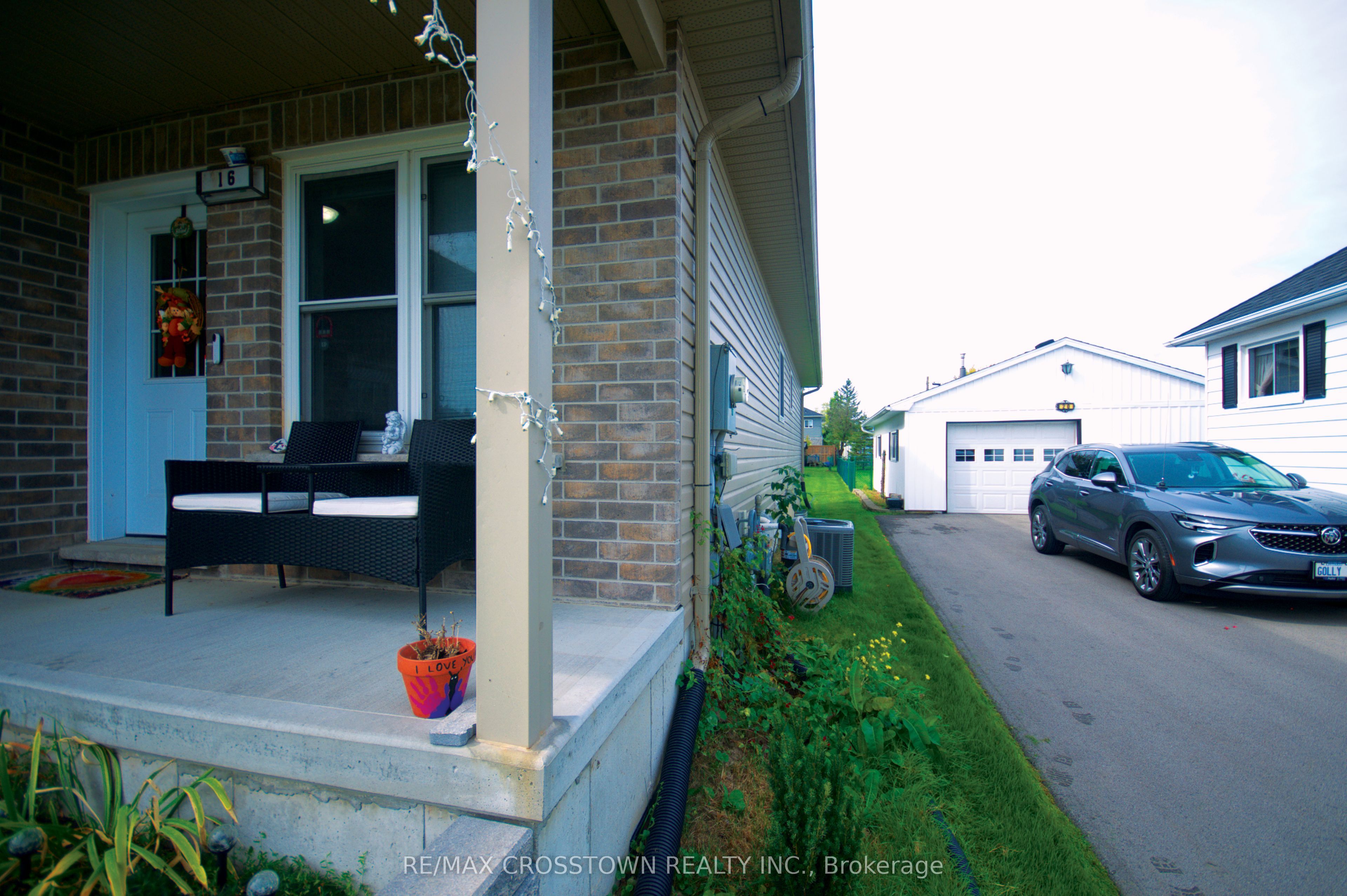 16 Ingersoll Street Property Photo 38