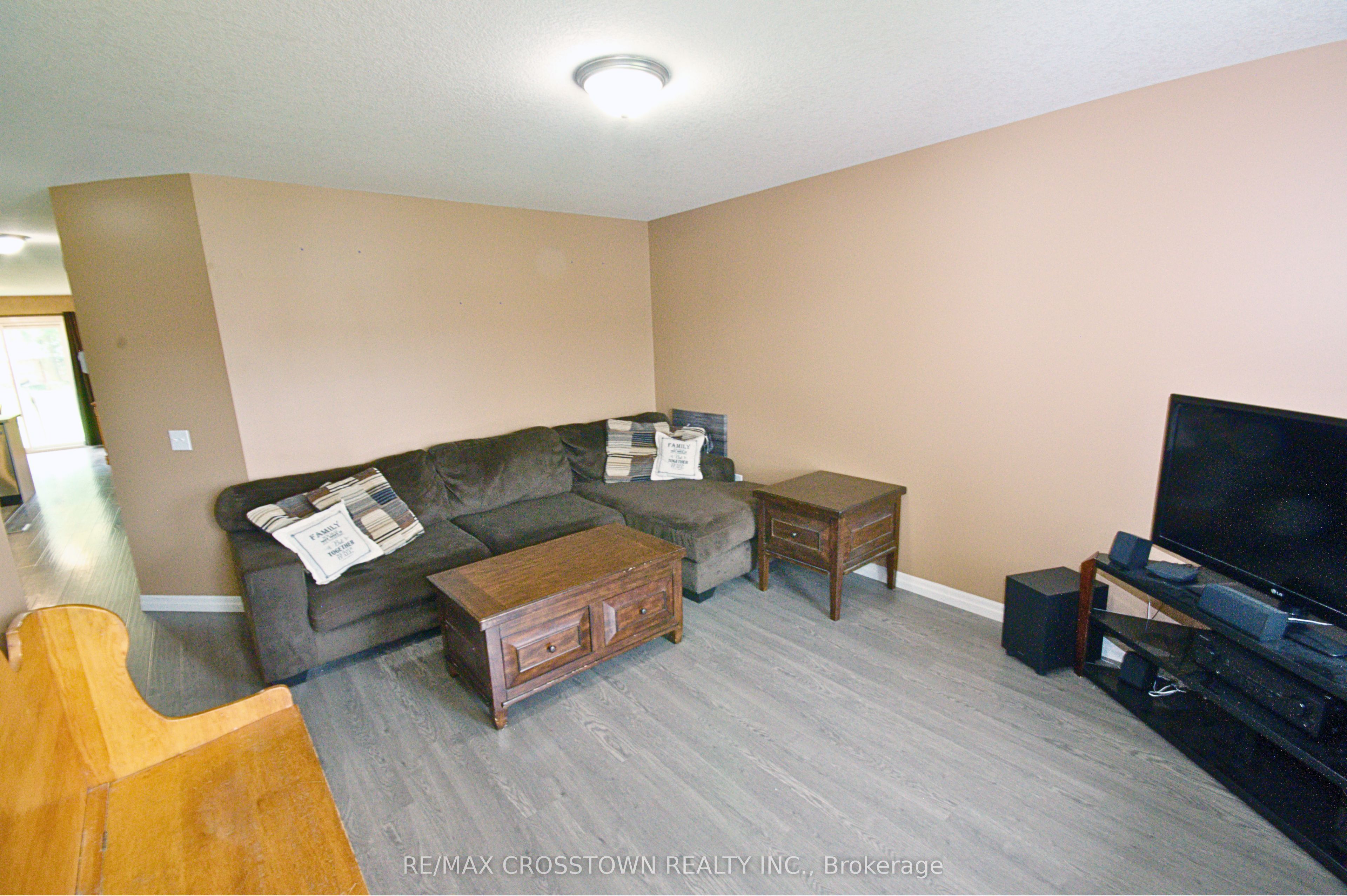 16 Ingersoll Street Property Photo 41