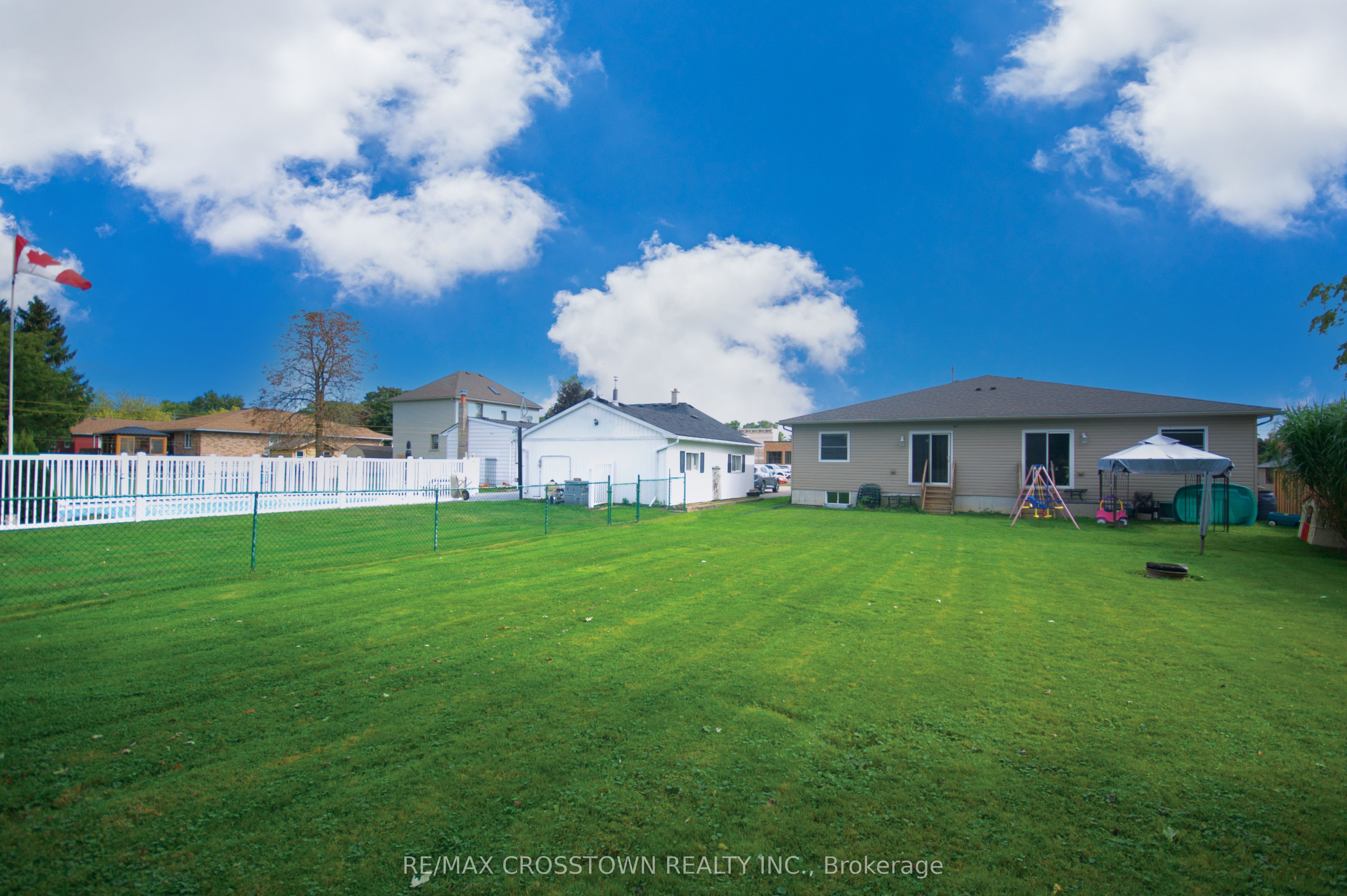16 Ingersoll Street Property Photo 64