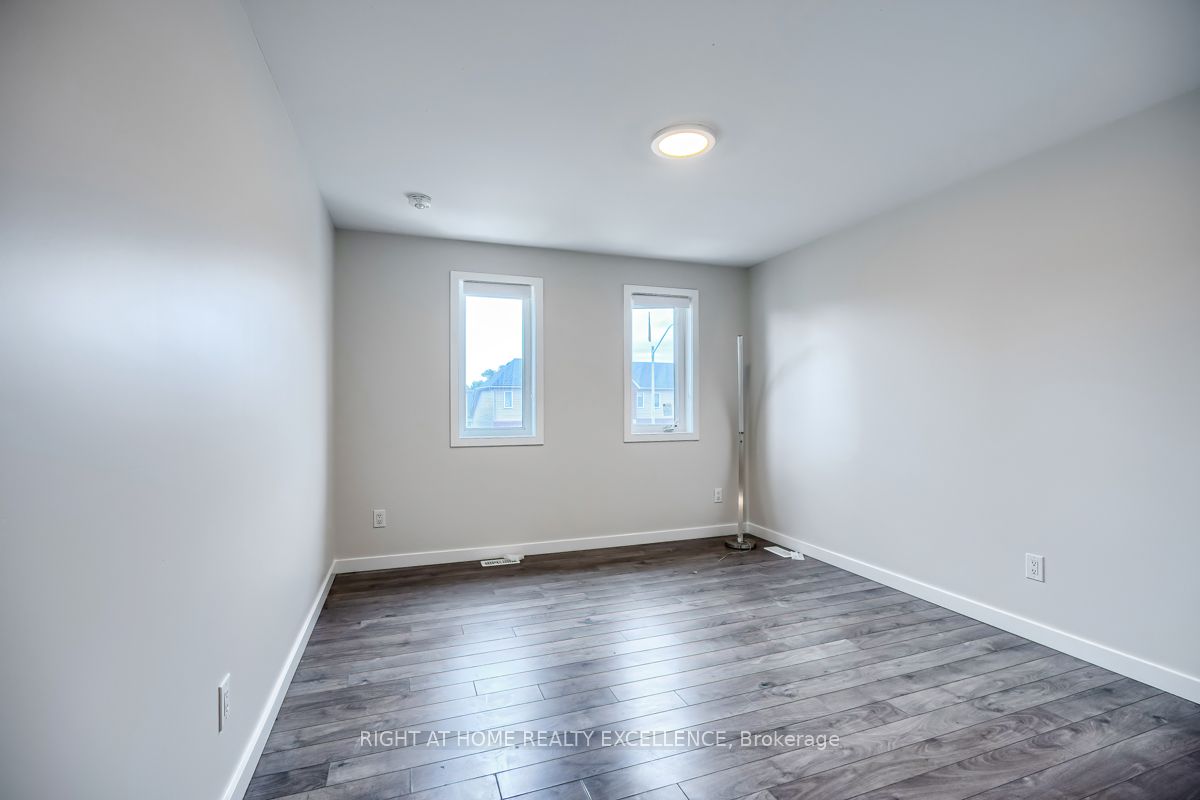 380 Chaffey St Property Photo 3