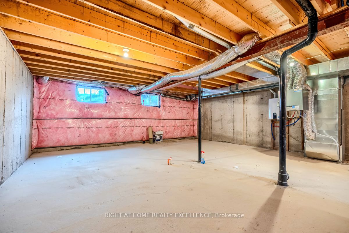 380 Chaffey St Property Photo 9