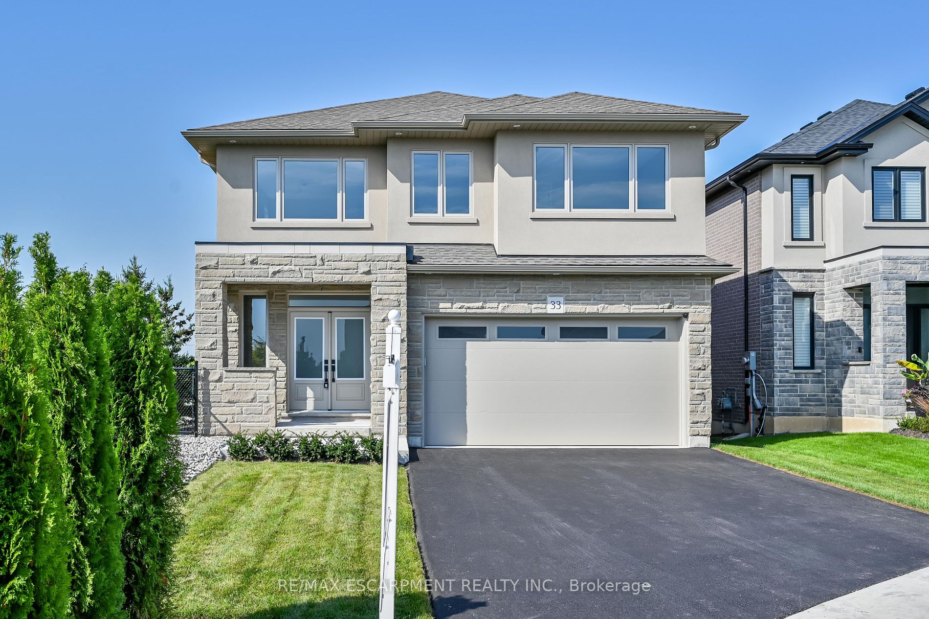 33 Hampshire Pl Property Photo