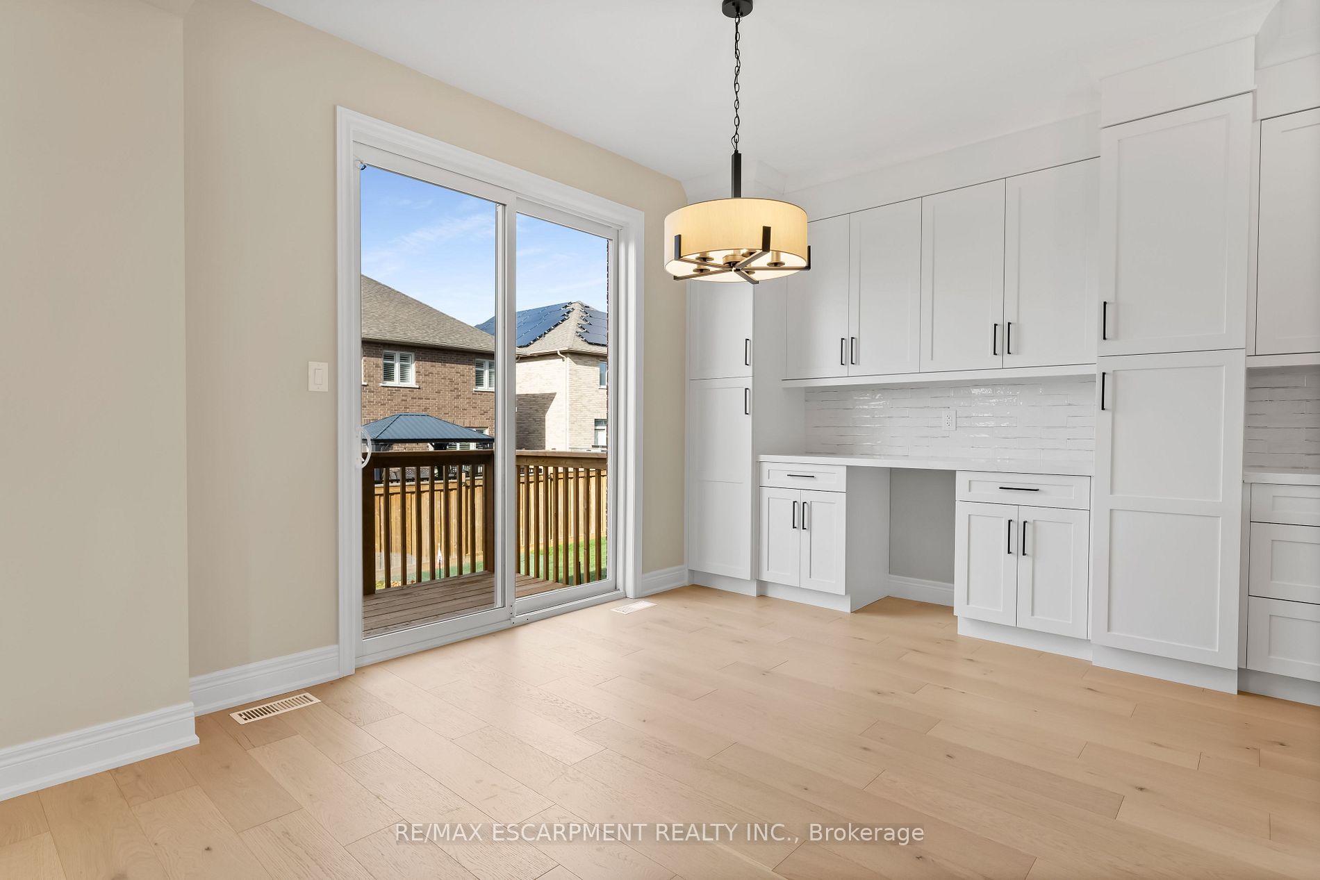 33 Hampshire Pl Property Photo 2