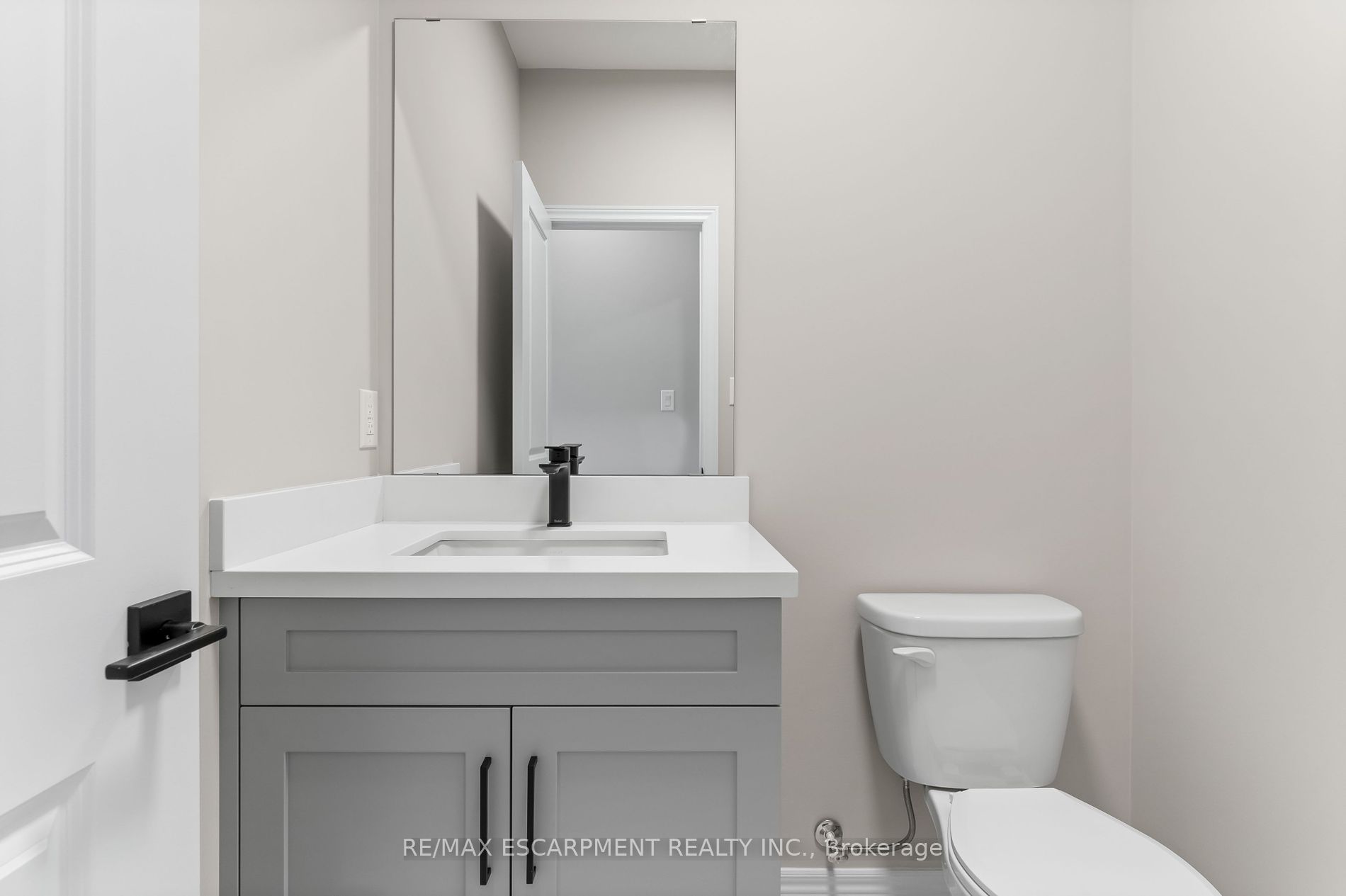 33 Hampshire Pl Property Photo 3