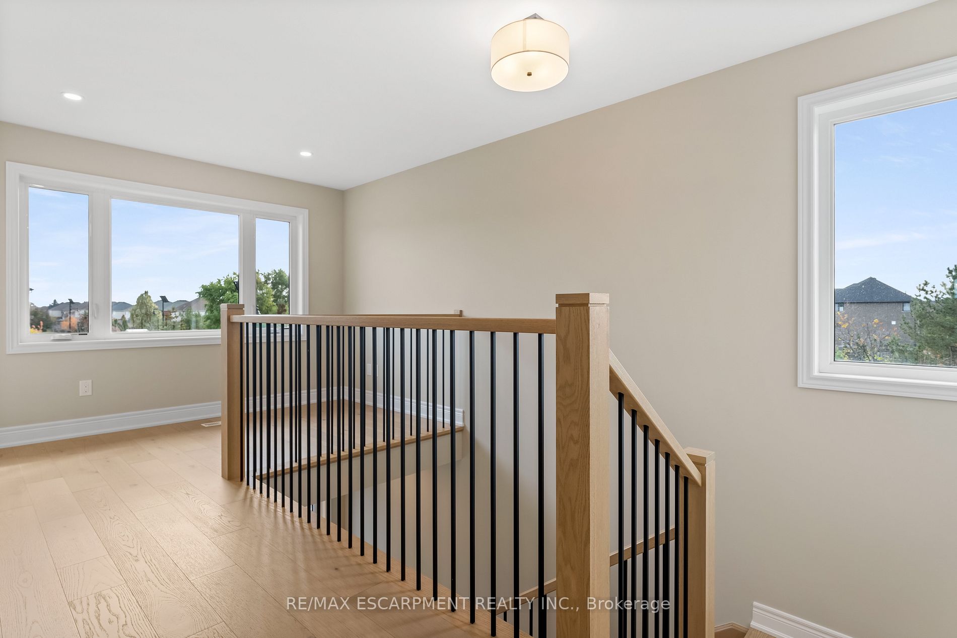 33 Hampshire Pl Property Photo 5