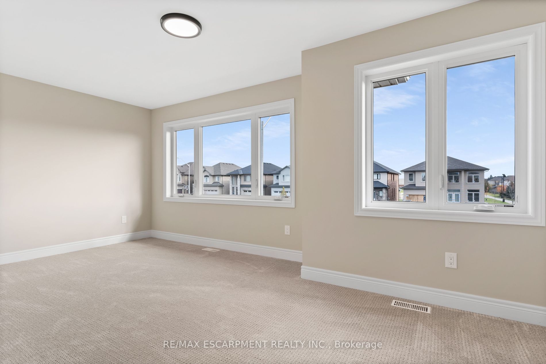 33 Hampshire Pl Property Photo 6