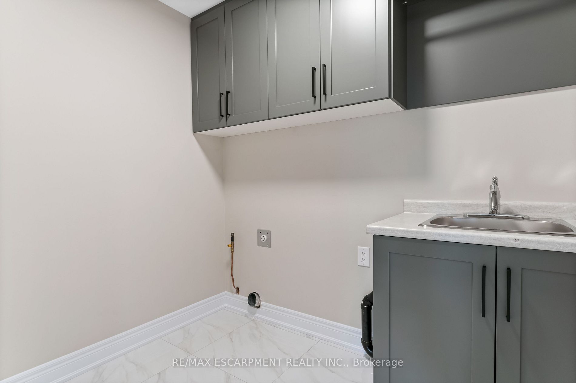33 Hampshire Pl Property Photo 7