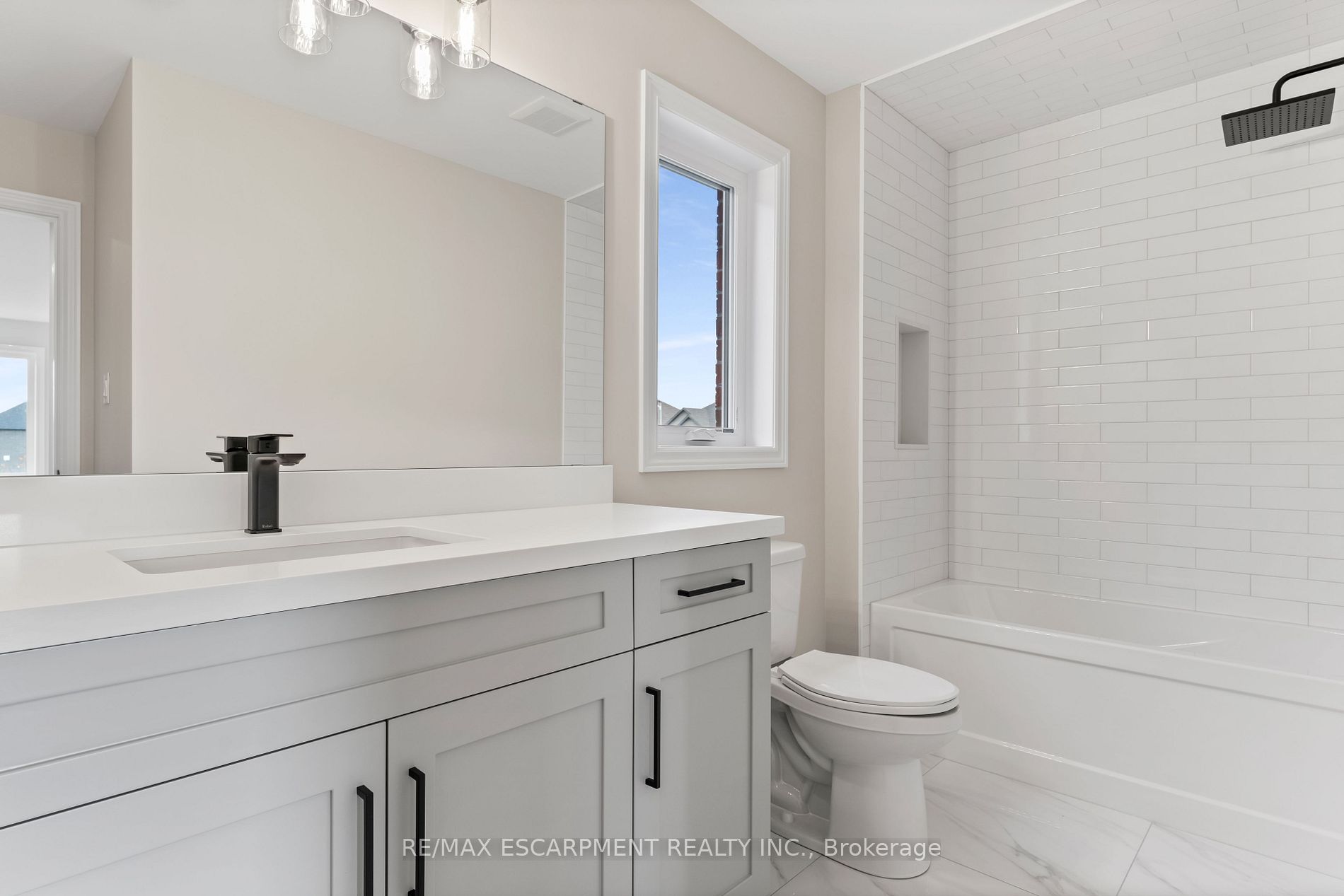 33 Hampshire Pl Property Photo 8