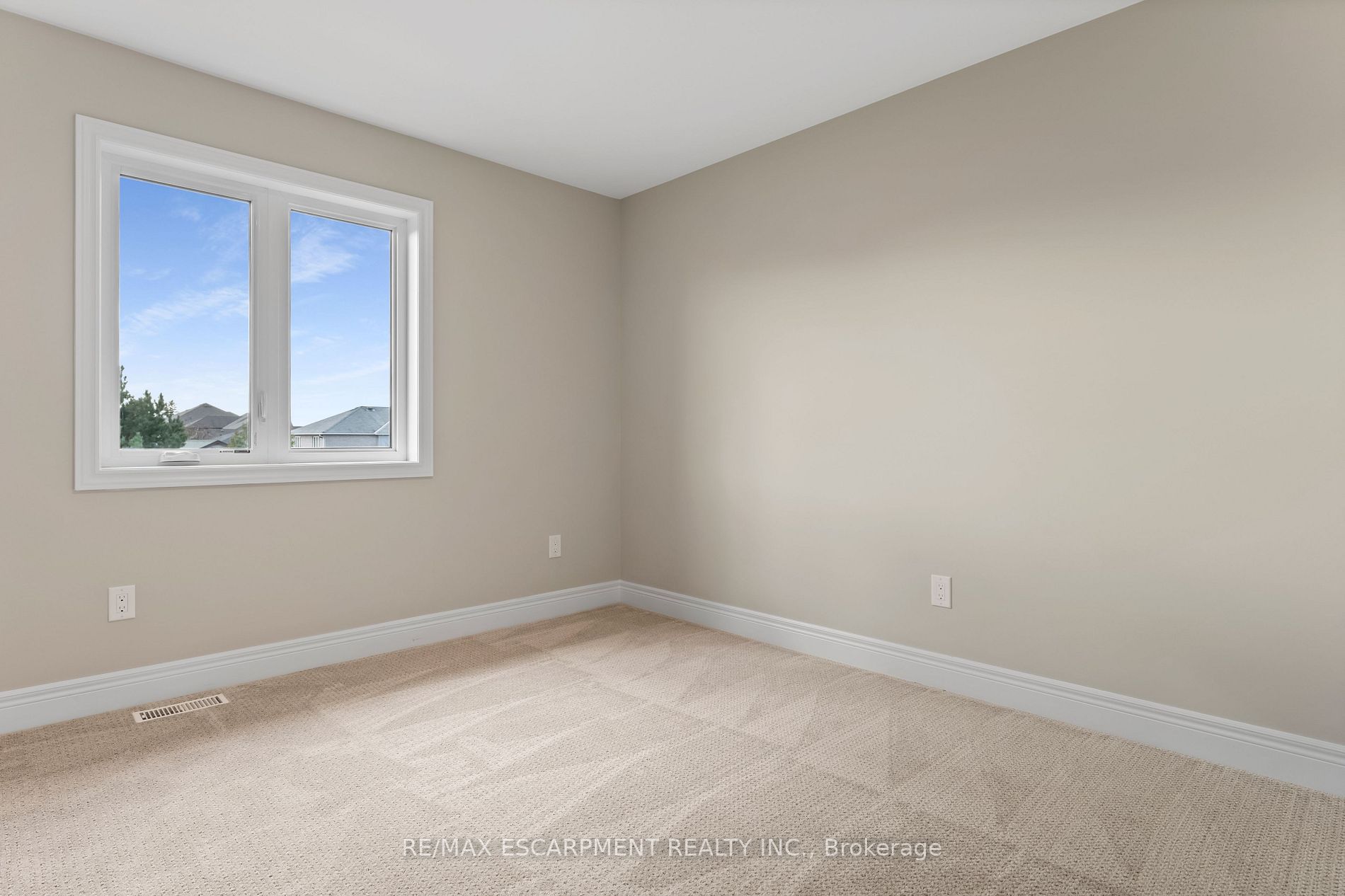 33 Hampshire Pl Property Photo 10