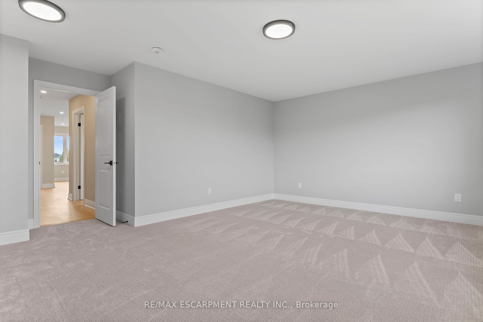 33 Hampshire Pl Property Photo 11
