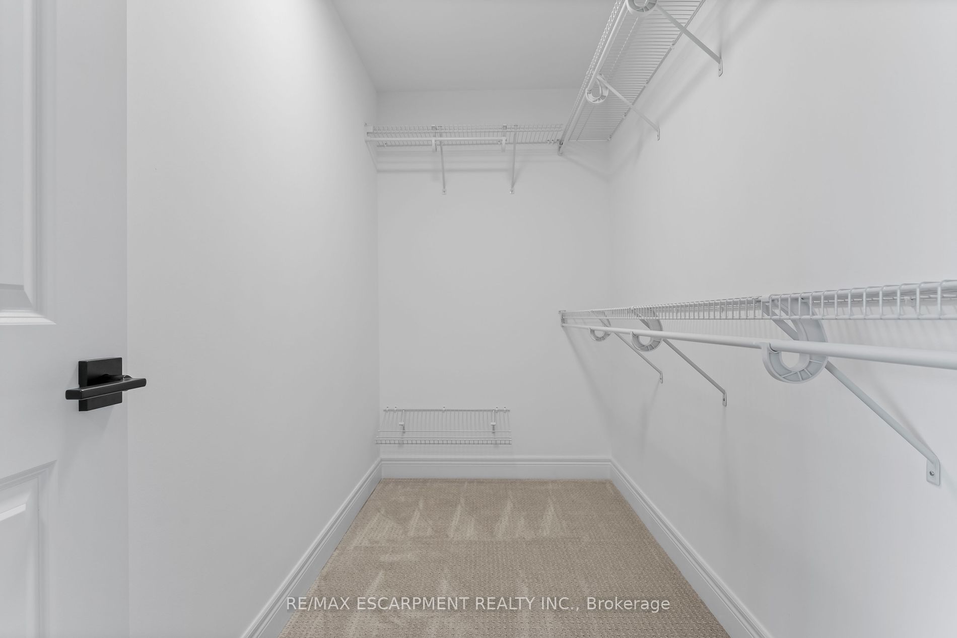 33 Hampshire Pl Property Photo 14