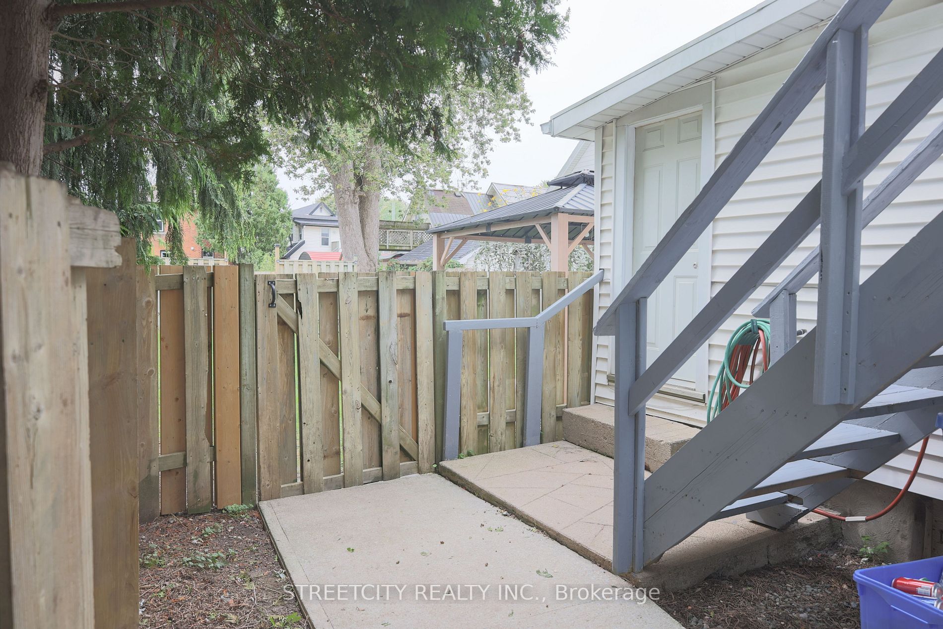 50 Joseph St Property Photo 5