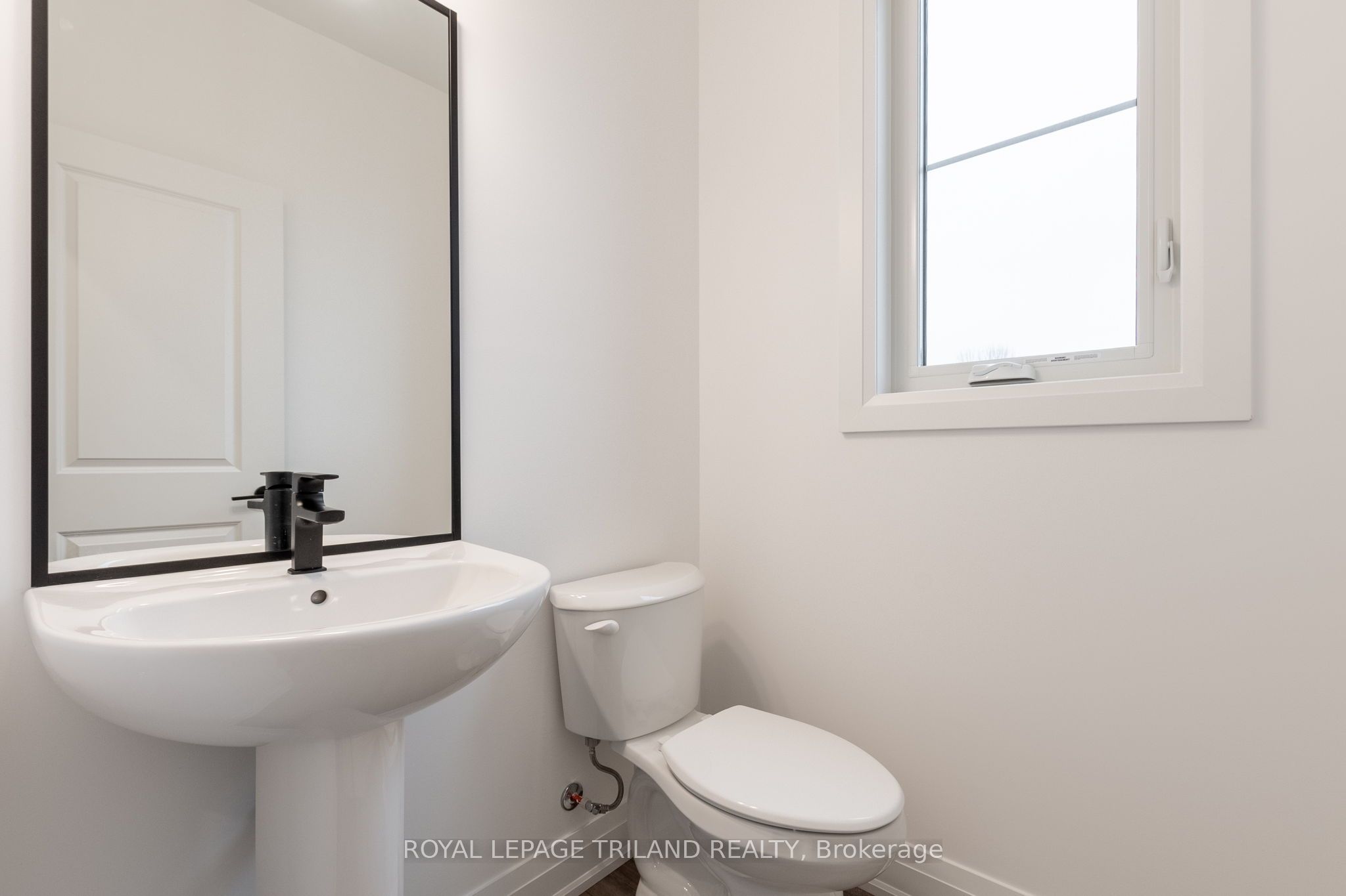 103 Willis Ave Property Photo 8