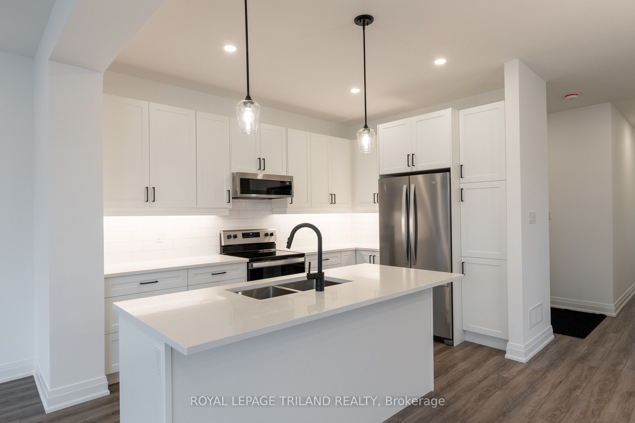 103 Willis Ave Property Photo 12