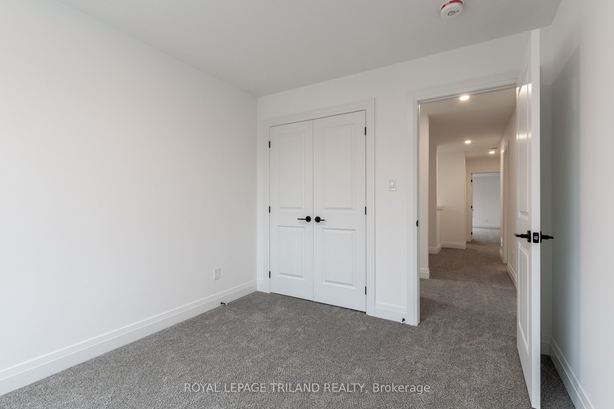 103 Willis Ave Property Photo 32