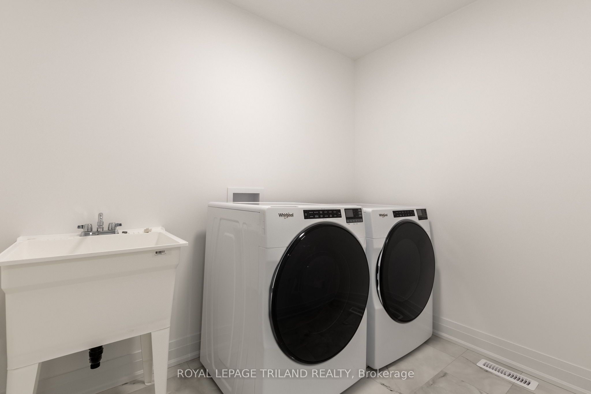 103 Willis Ave Property Photo 33