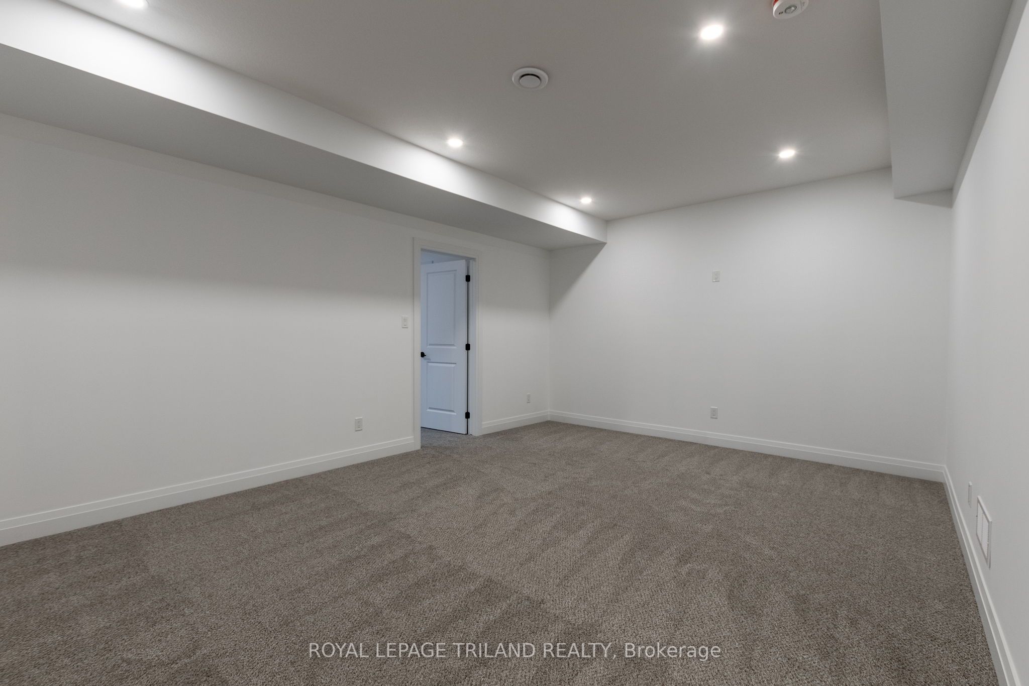 103 Willis Ave Property Photo 35