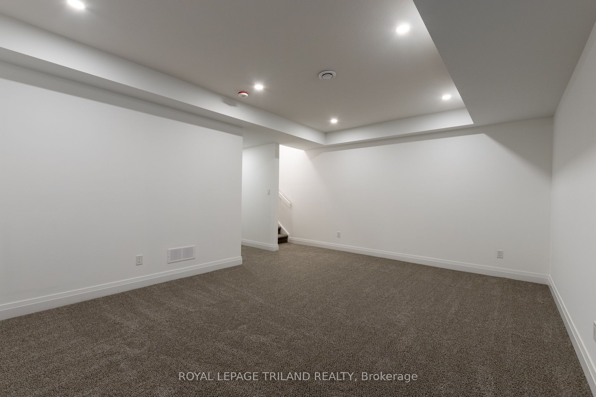 103 Willis Ave Property Photo 36