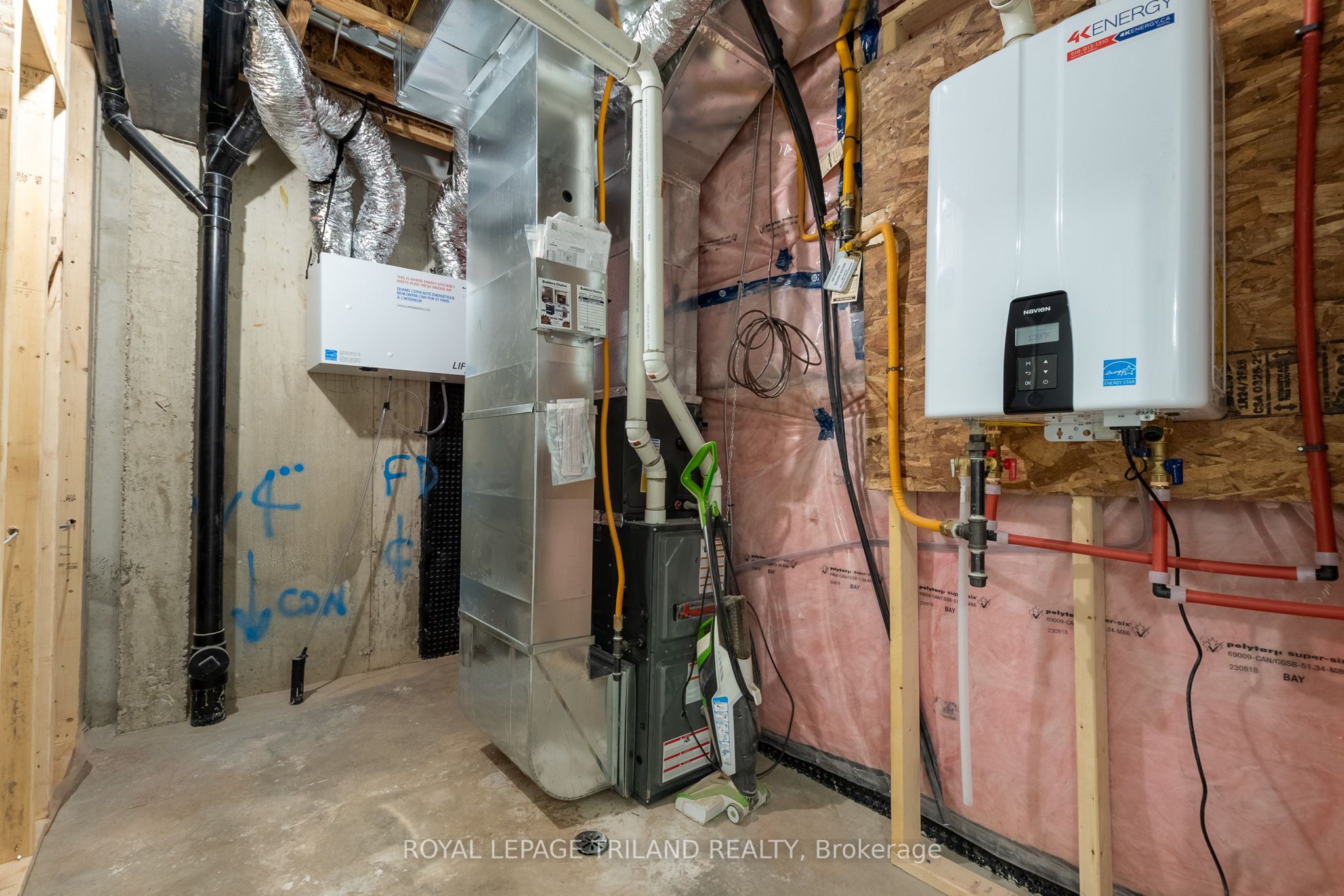103 Willis Ave Property Photo 41