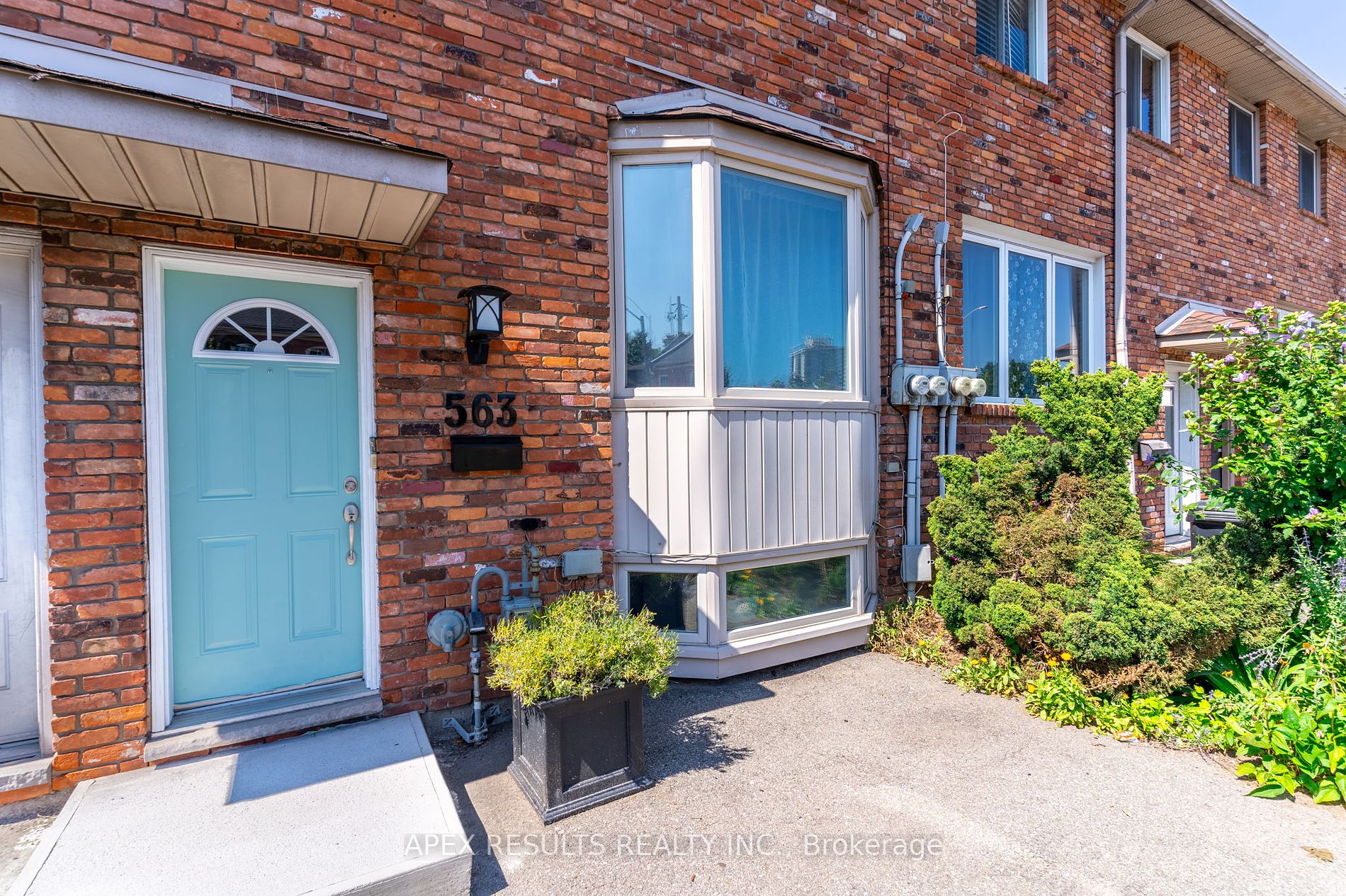563 James St N Property Photo