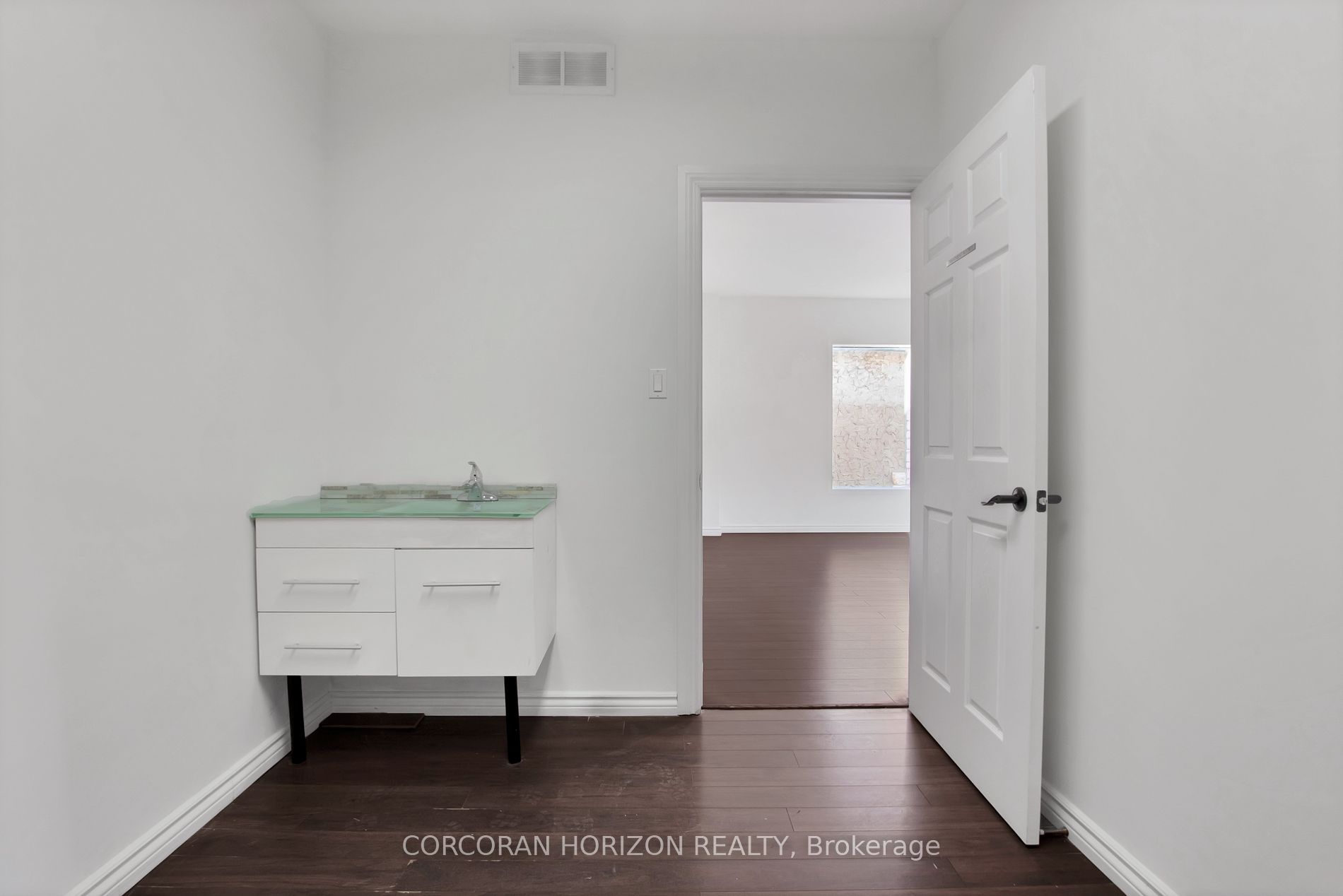 65 Dickson St Property Photo 14
