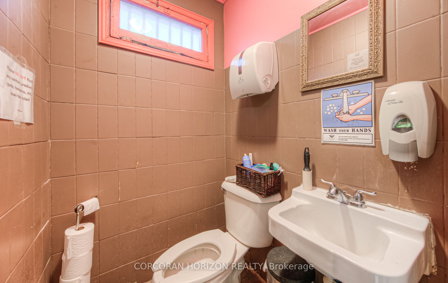 65 Dickson St Property Photo 38