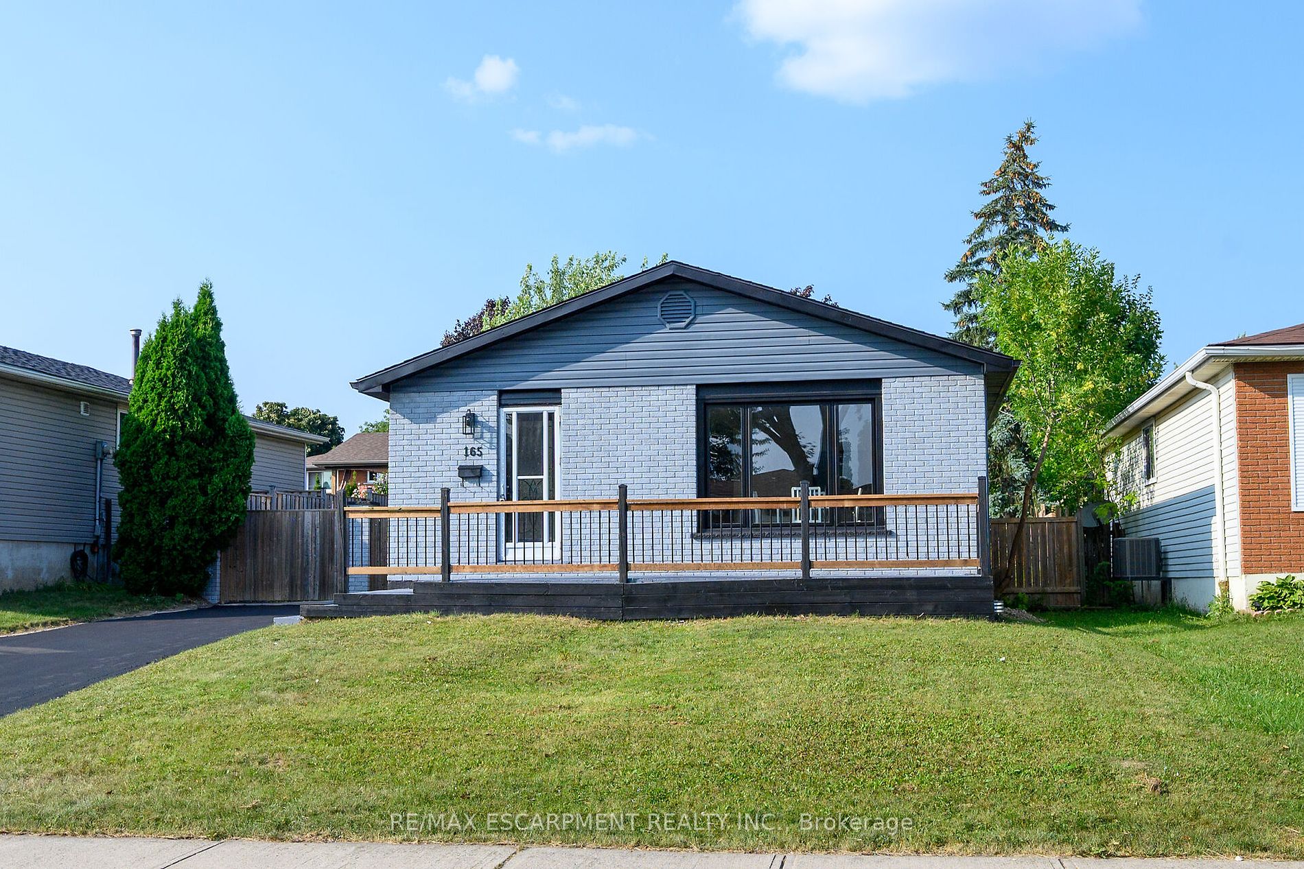 165 Bellingham Dr Property Photo