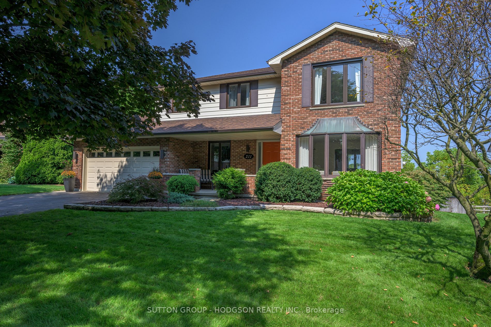 211 Somerset Cres Property Photo