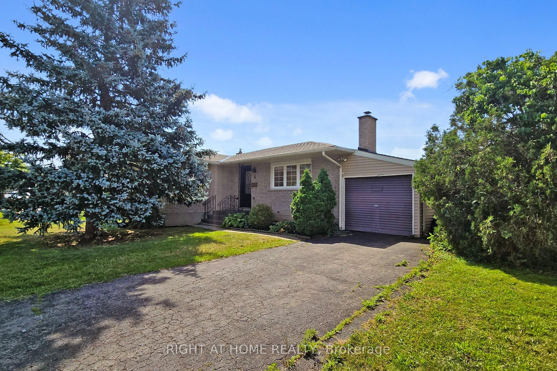 4 Chapman Crt Property Photo 1
