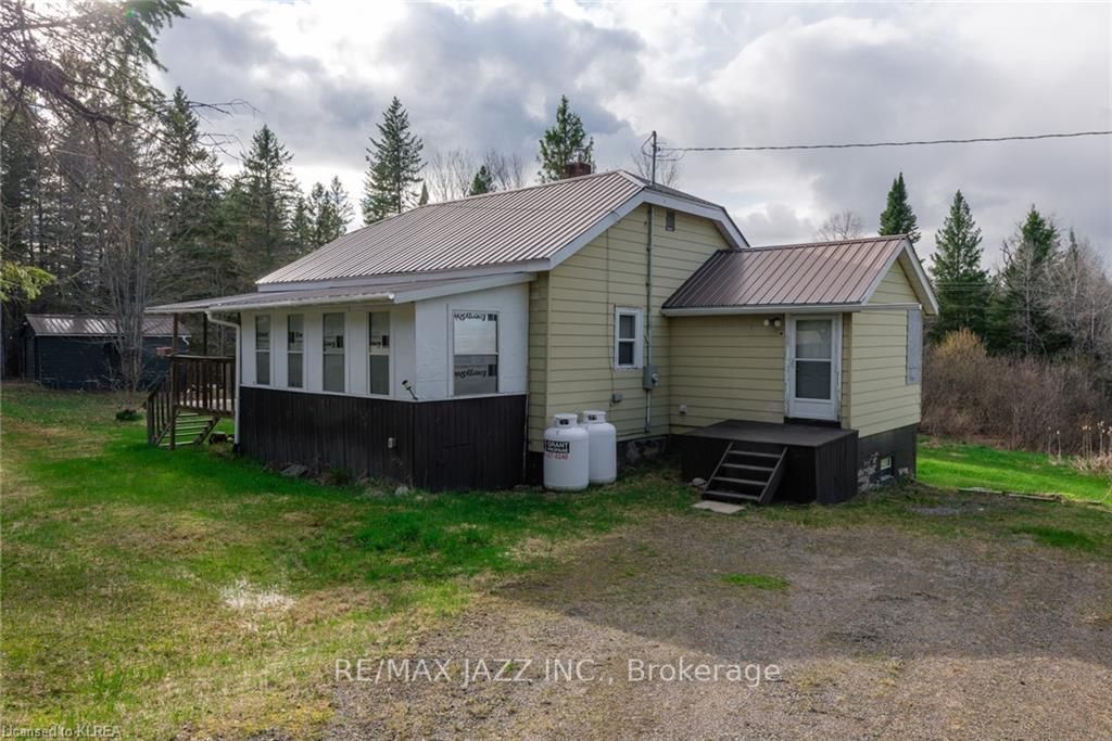 8246 Highway 522 Property Photo 1