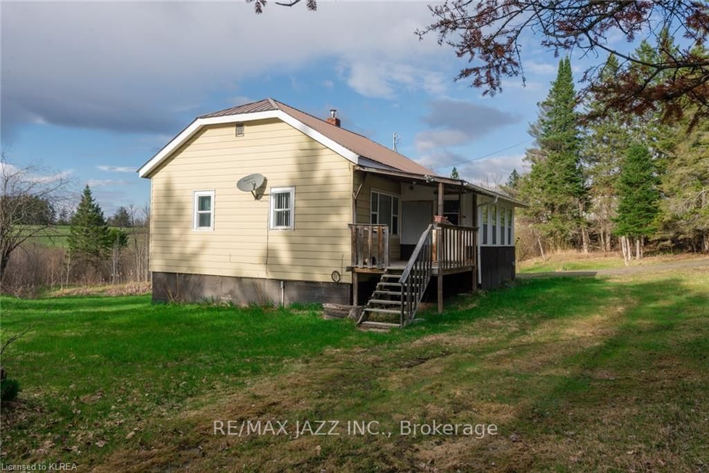 8246 Highway 522 Property Photo 2
